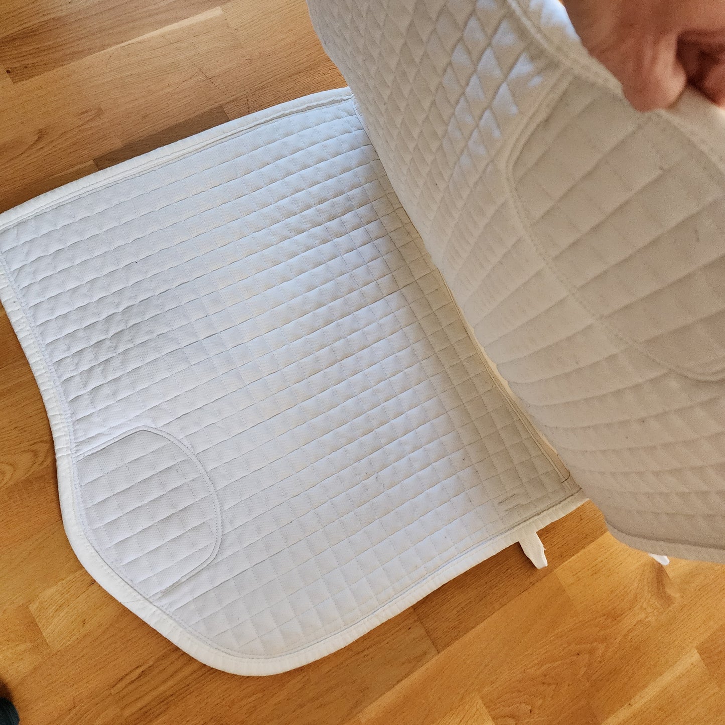 Weatherbeeta white 'suede feel' dressage saddle pad