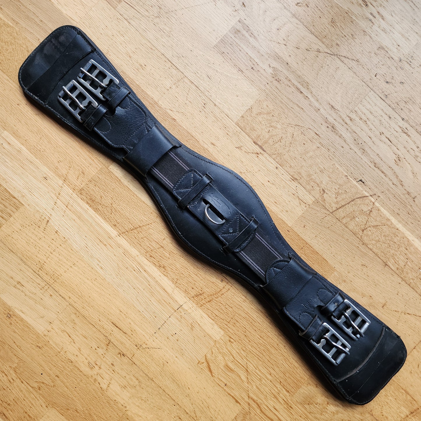 Black leather elasticated dressage girth 55cm (22"). Pre loved