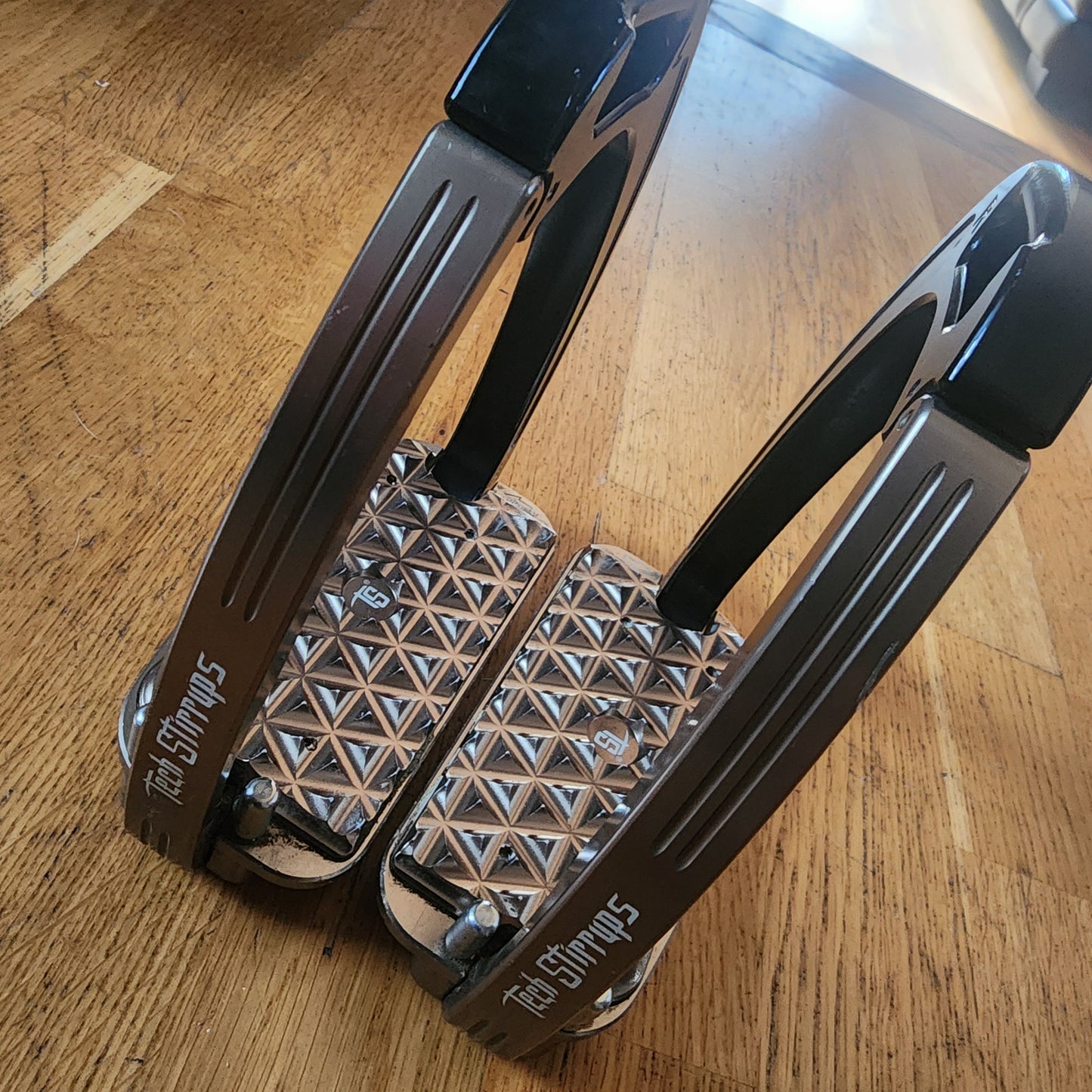 Tech safety stirrups. Pre-loved