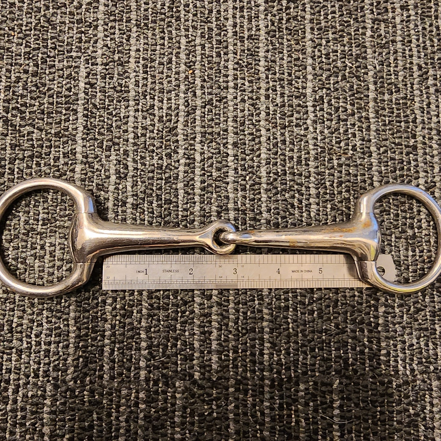 Stainless steel single jointed eggbutt snaffle bit