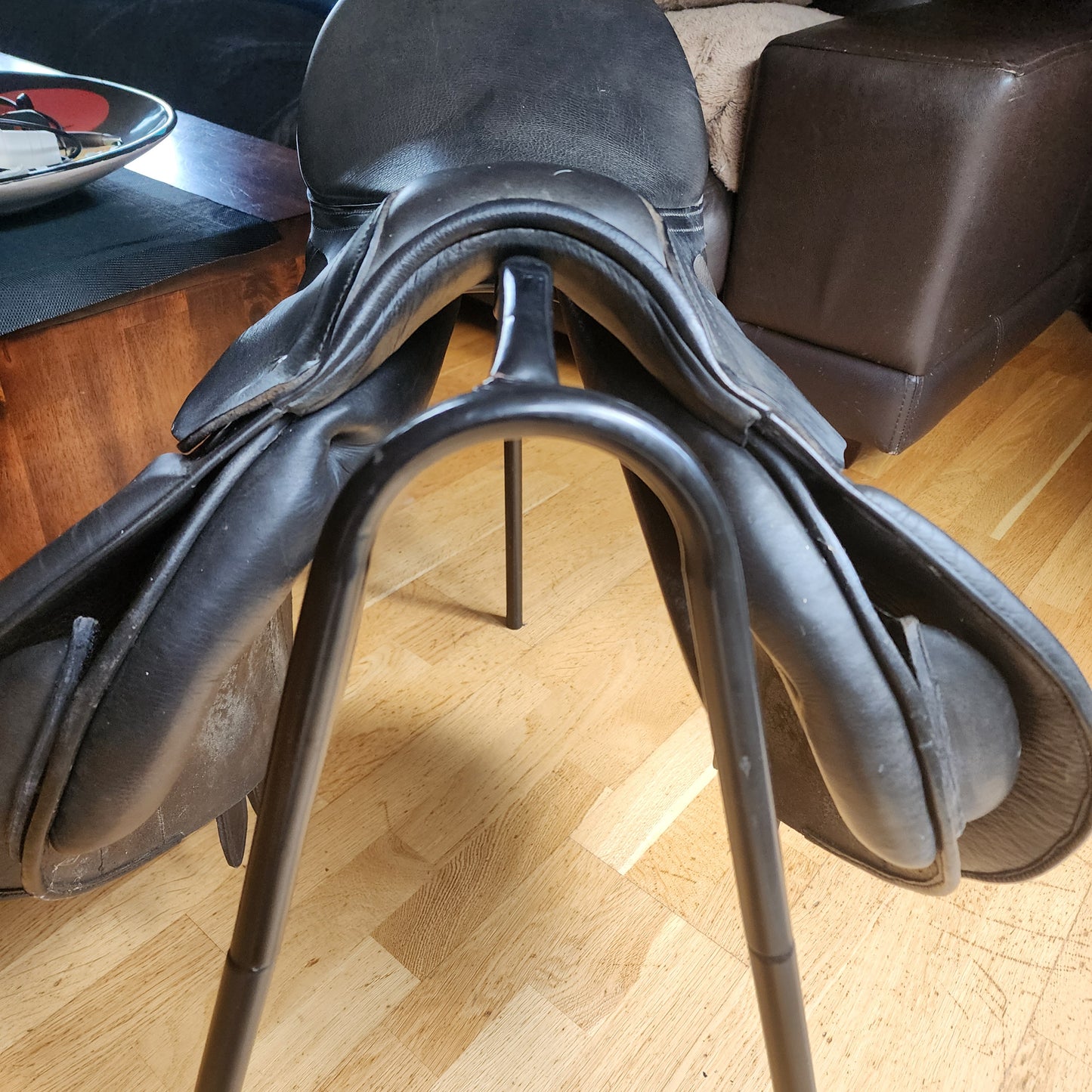 Trekker black leather treeless GP saddle 17.5 / 18"