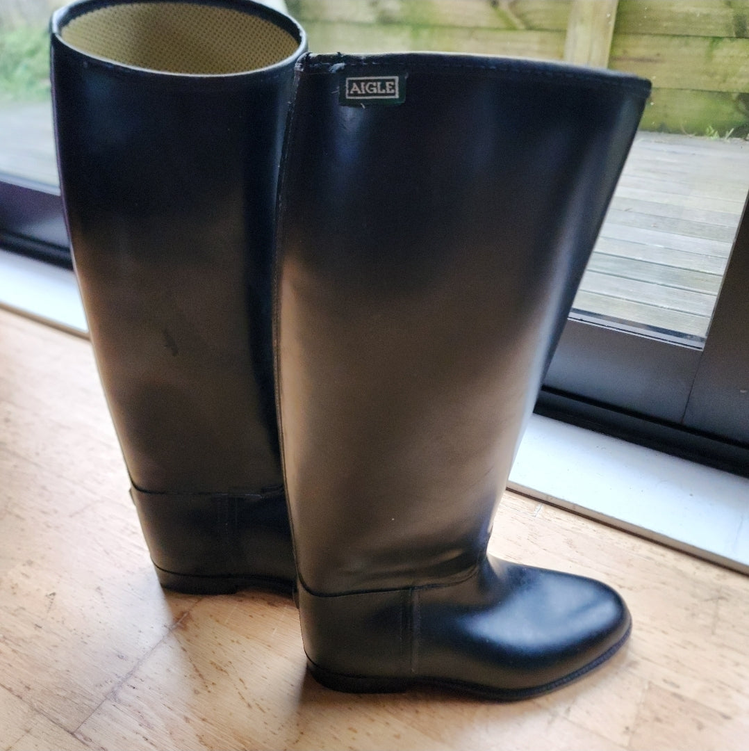 Aigle rubber boots size 40. Pre loved