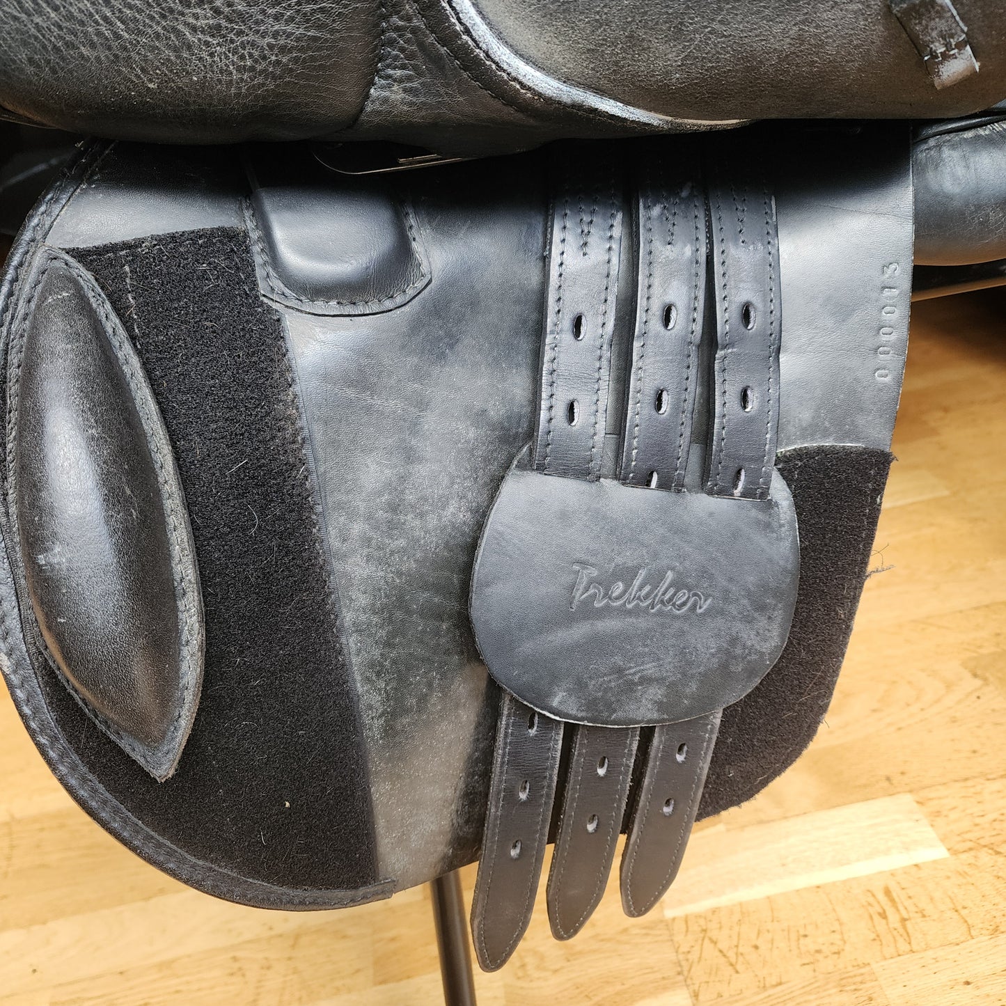 Trekker black leather treeless GP saddle 17.5 / 18"