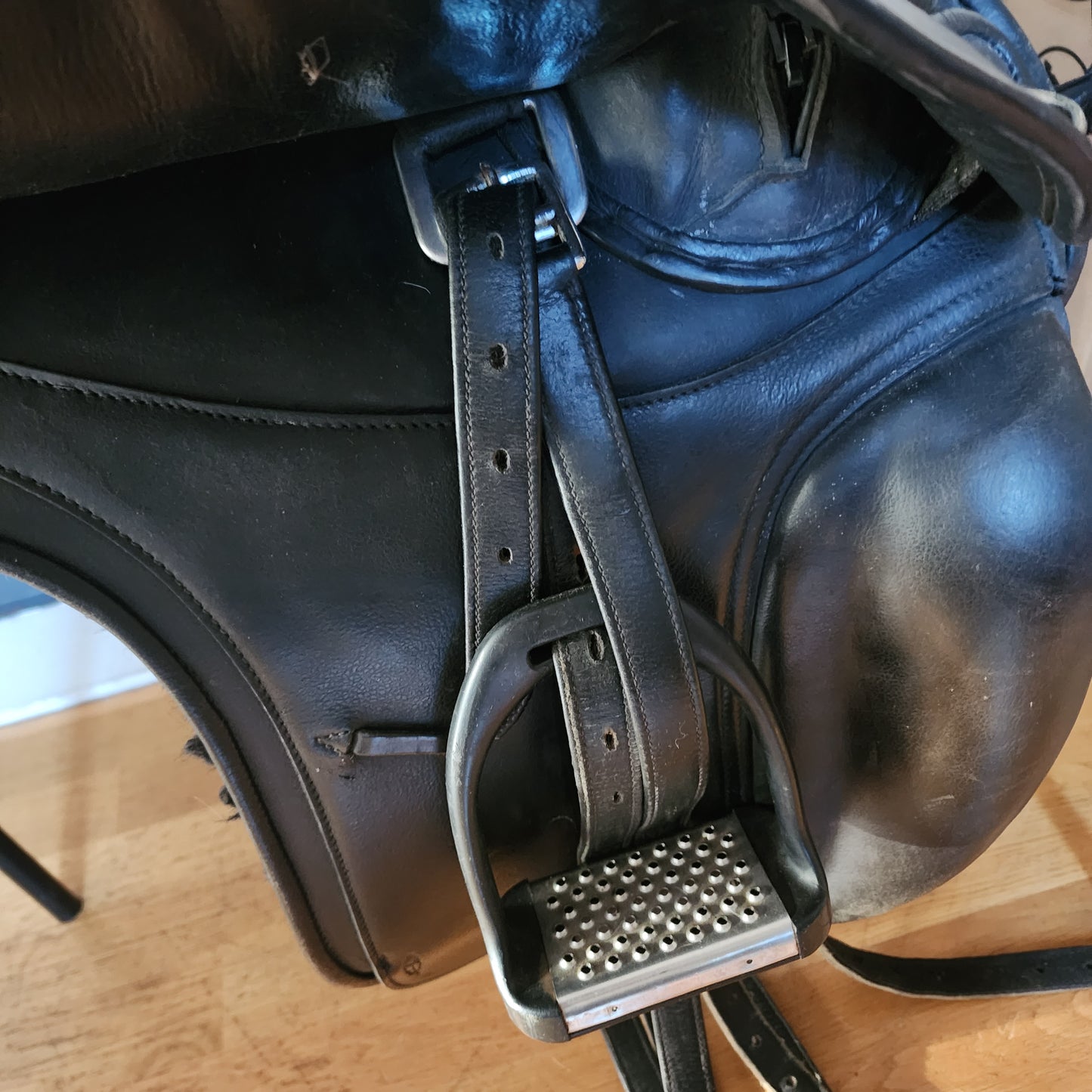 Barefoot treeless dressage saddle 17.5 / 18"