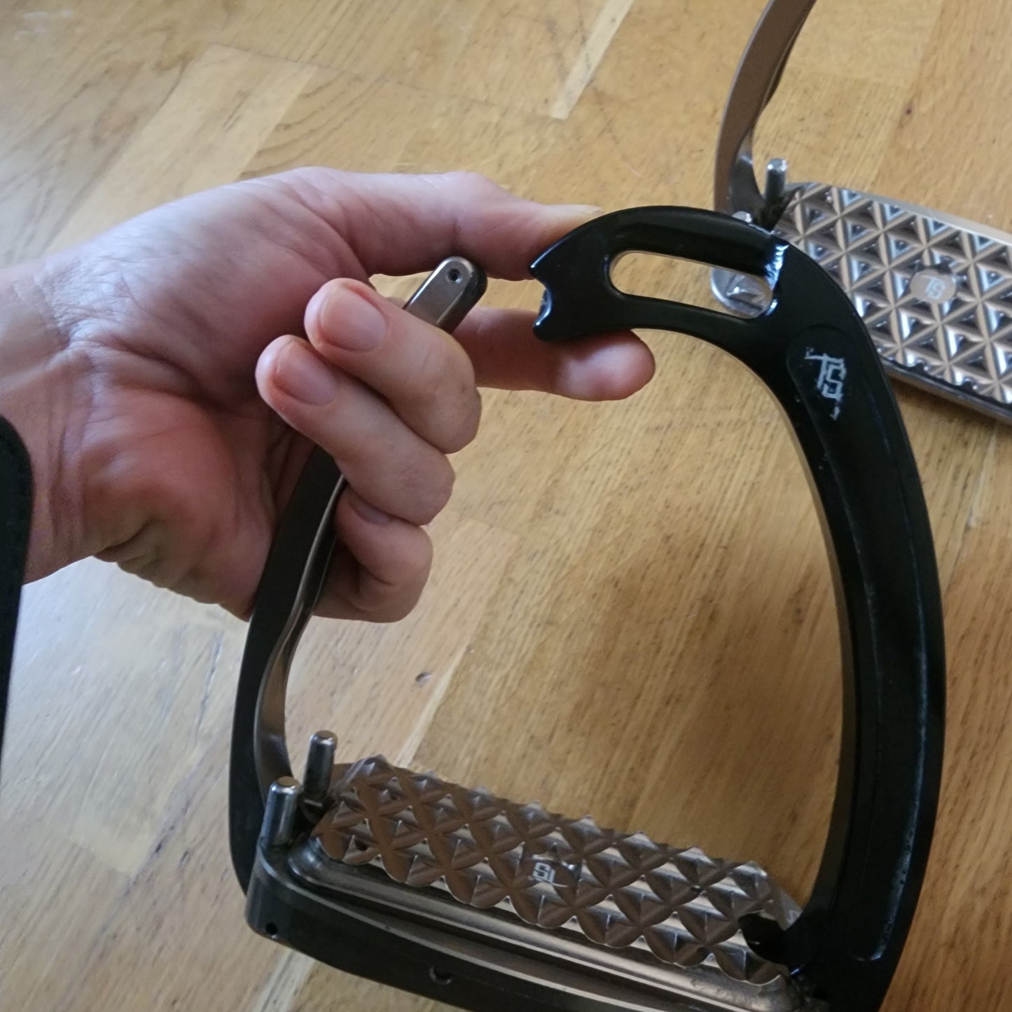Tech safety stirrups. Pre-loved