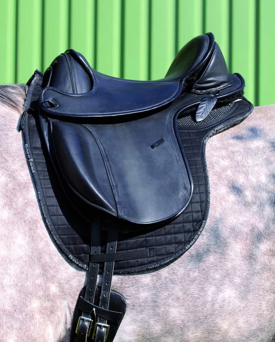 Barefoot treeless dressage saddle 17.5 / 18"