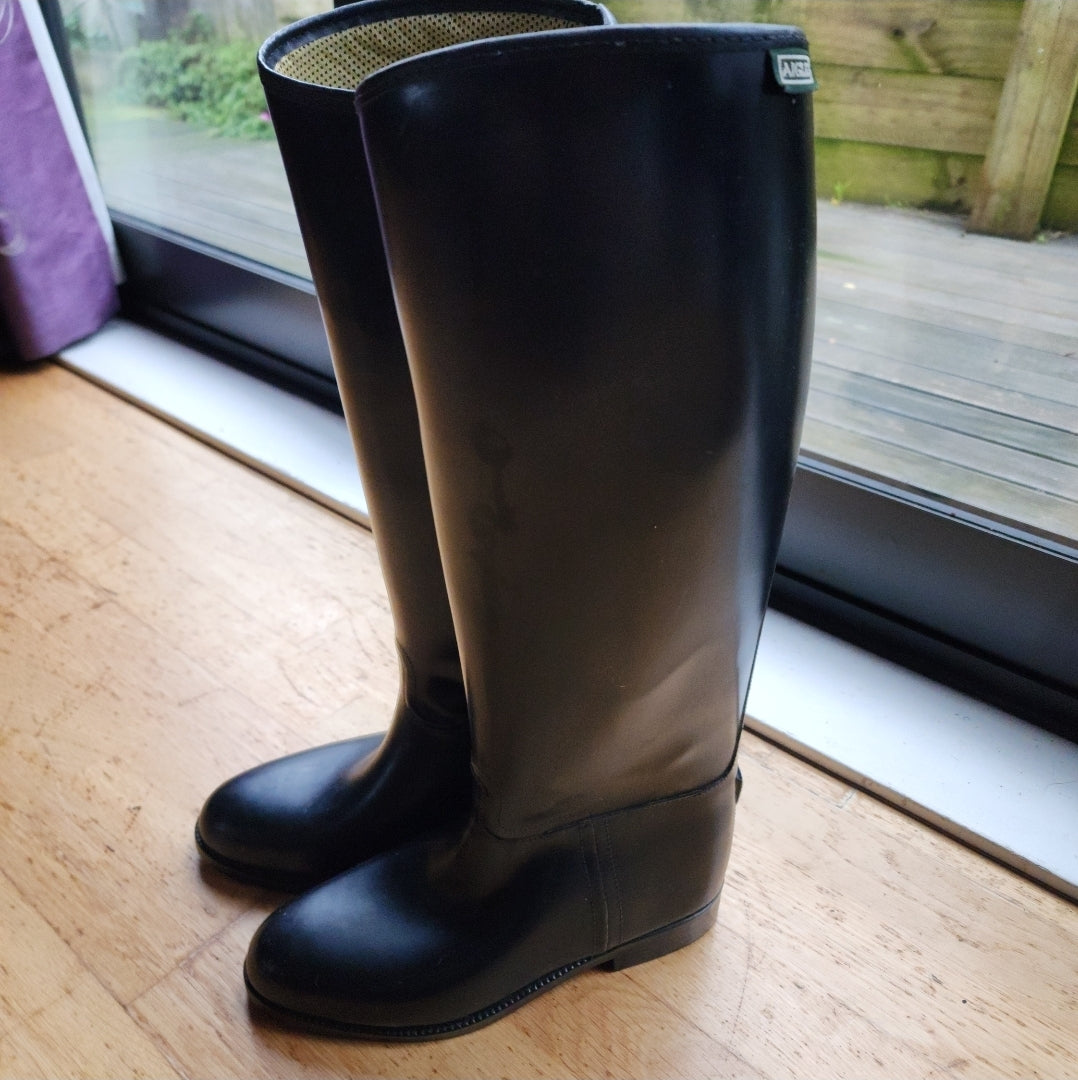 Aigle rubber boots size 40. Pre loved