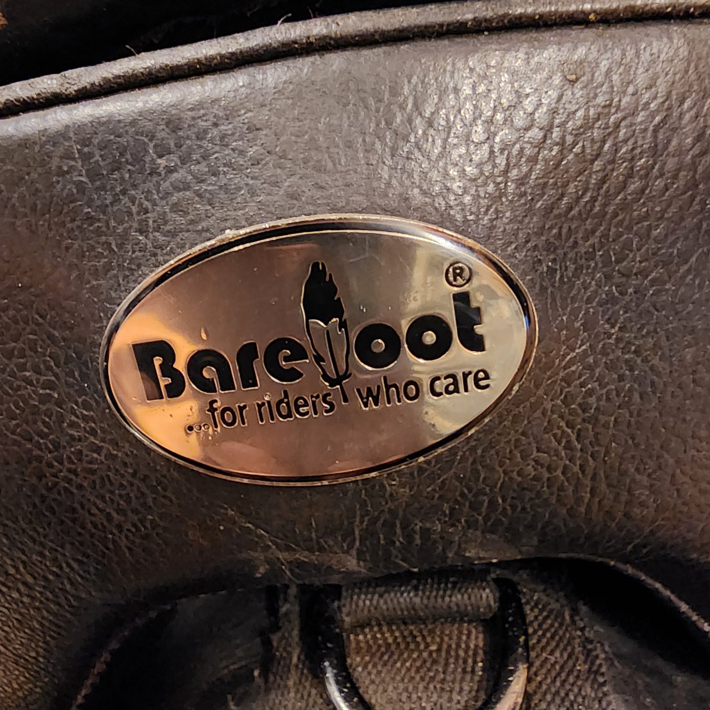 Barefoot treeless dressage saddle 17.5 / 18"