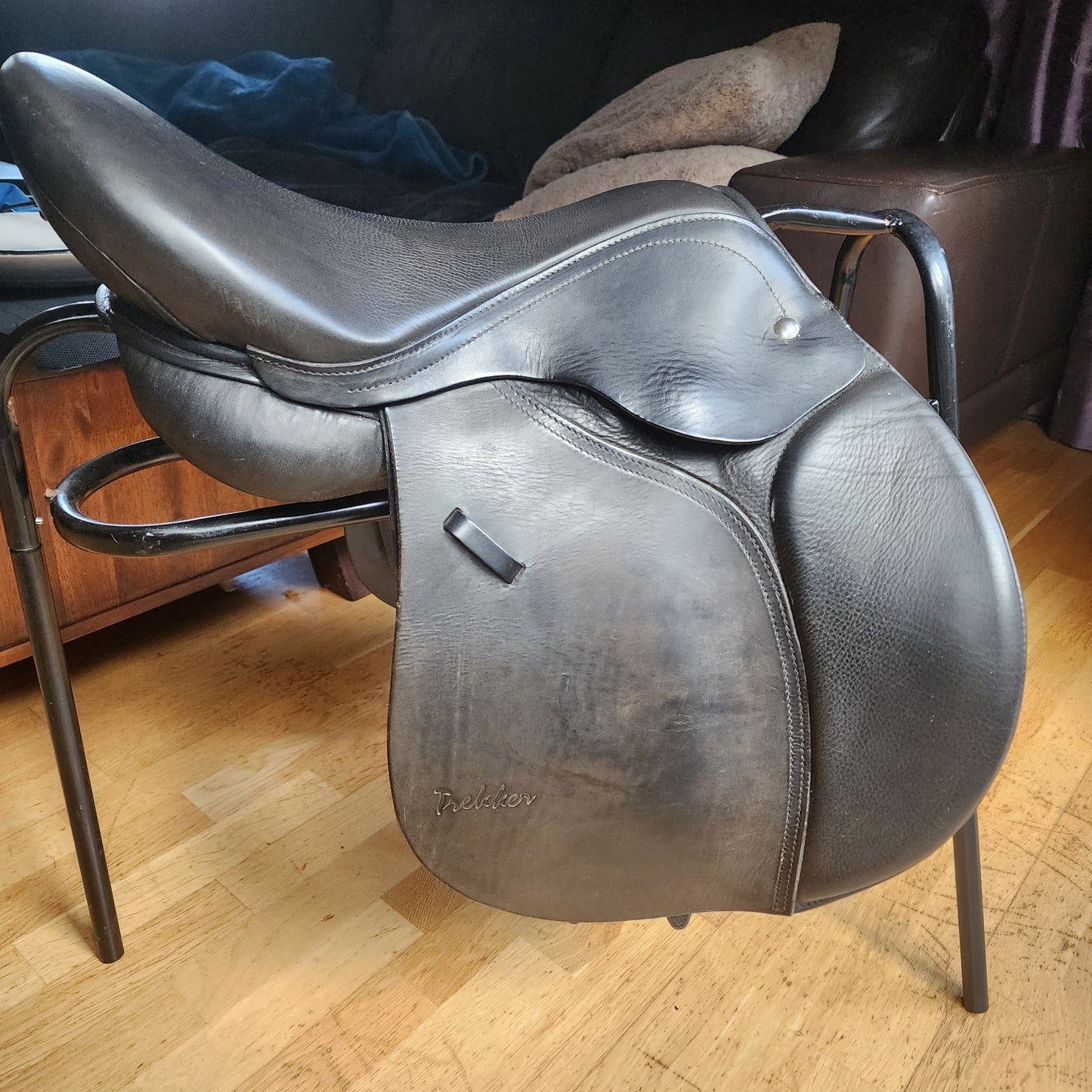 Trekker black leather treeless GP saddle 17.5 / 18"