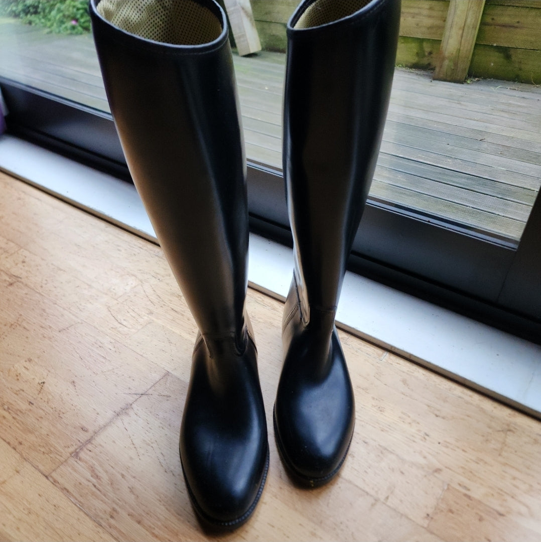 Aigle rubber boots size 40. Pre loved