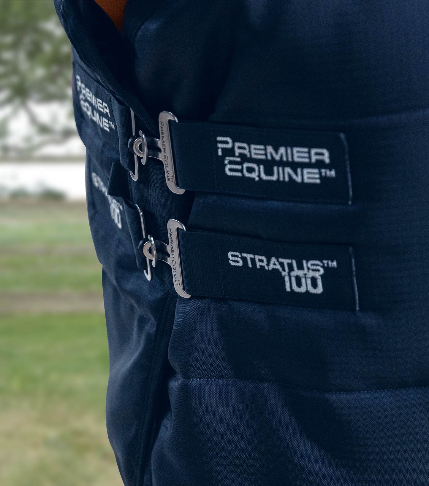 Description:Stratus 100g Stable Rug with Neck Cover_Colour:Navy_Position:4