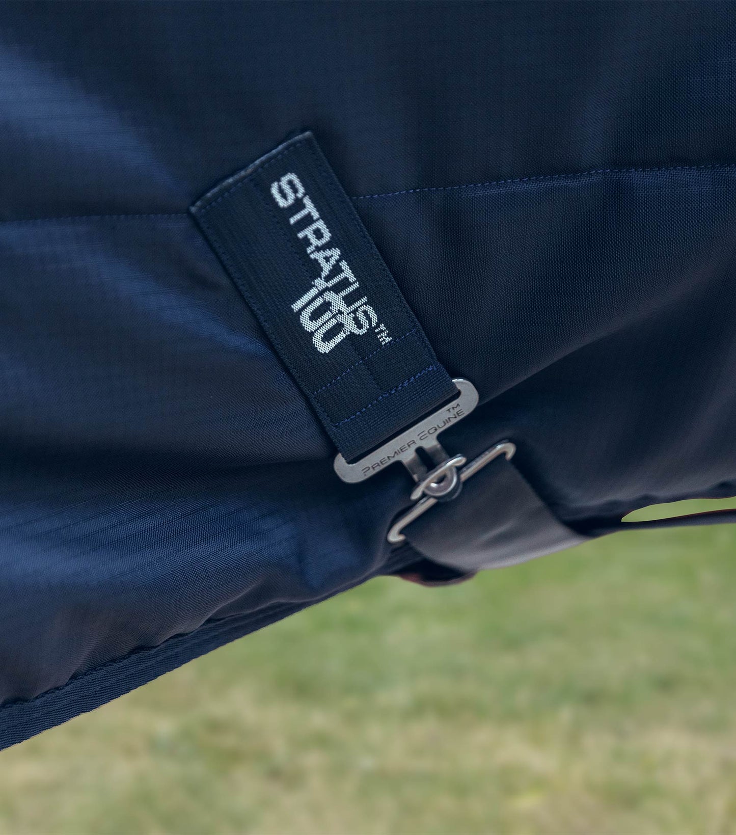 Description:Stratus 100g Stable Rug with Neck Cover_Colour:Navy_Position:5