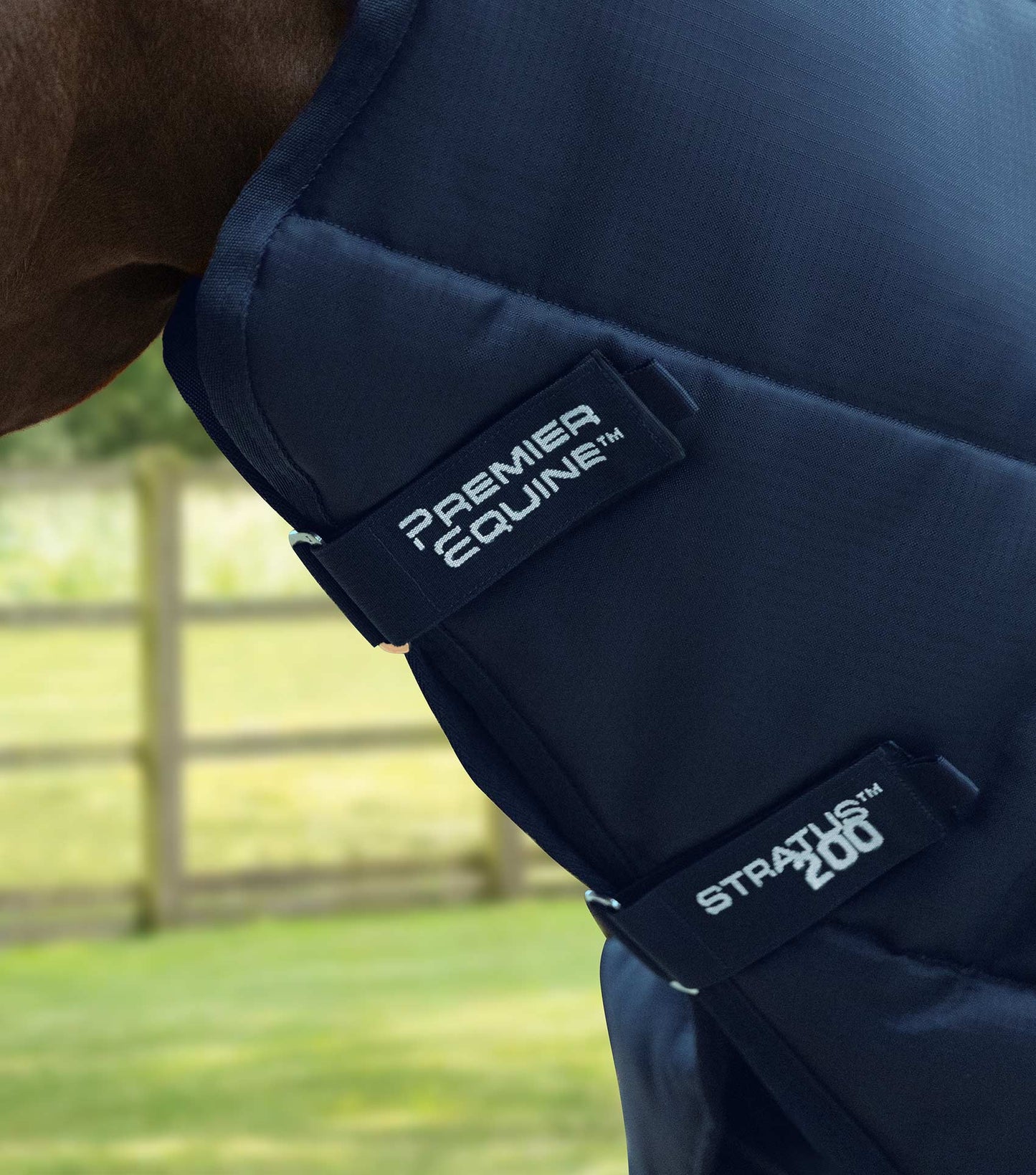 Description:Stratus 200g Stable Rug with Neck Cover_Colour:Navy_Position:3