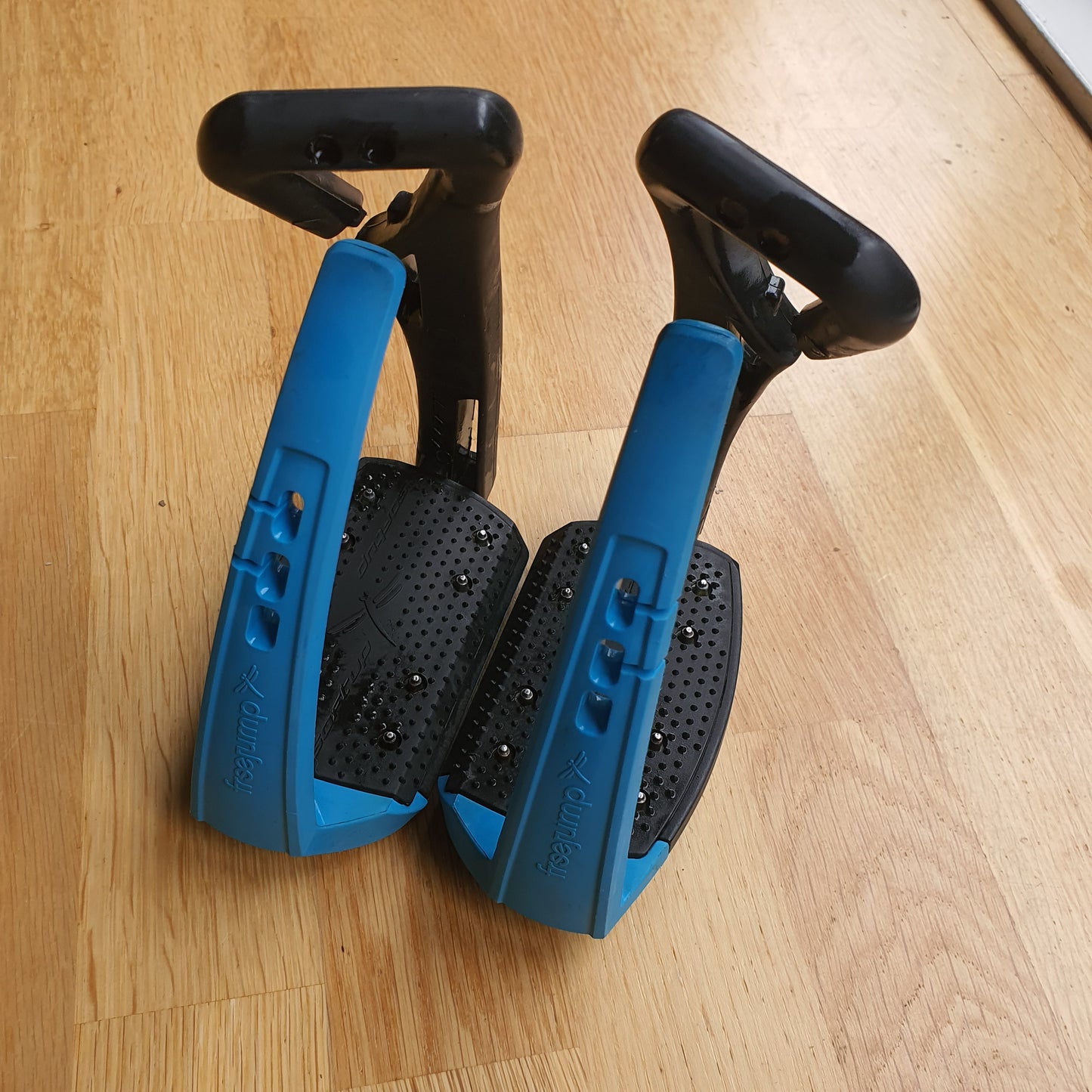 FreeJump blue and black soft up Pro stirrups - Robyn's Tack Room
