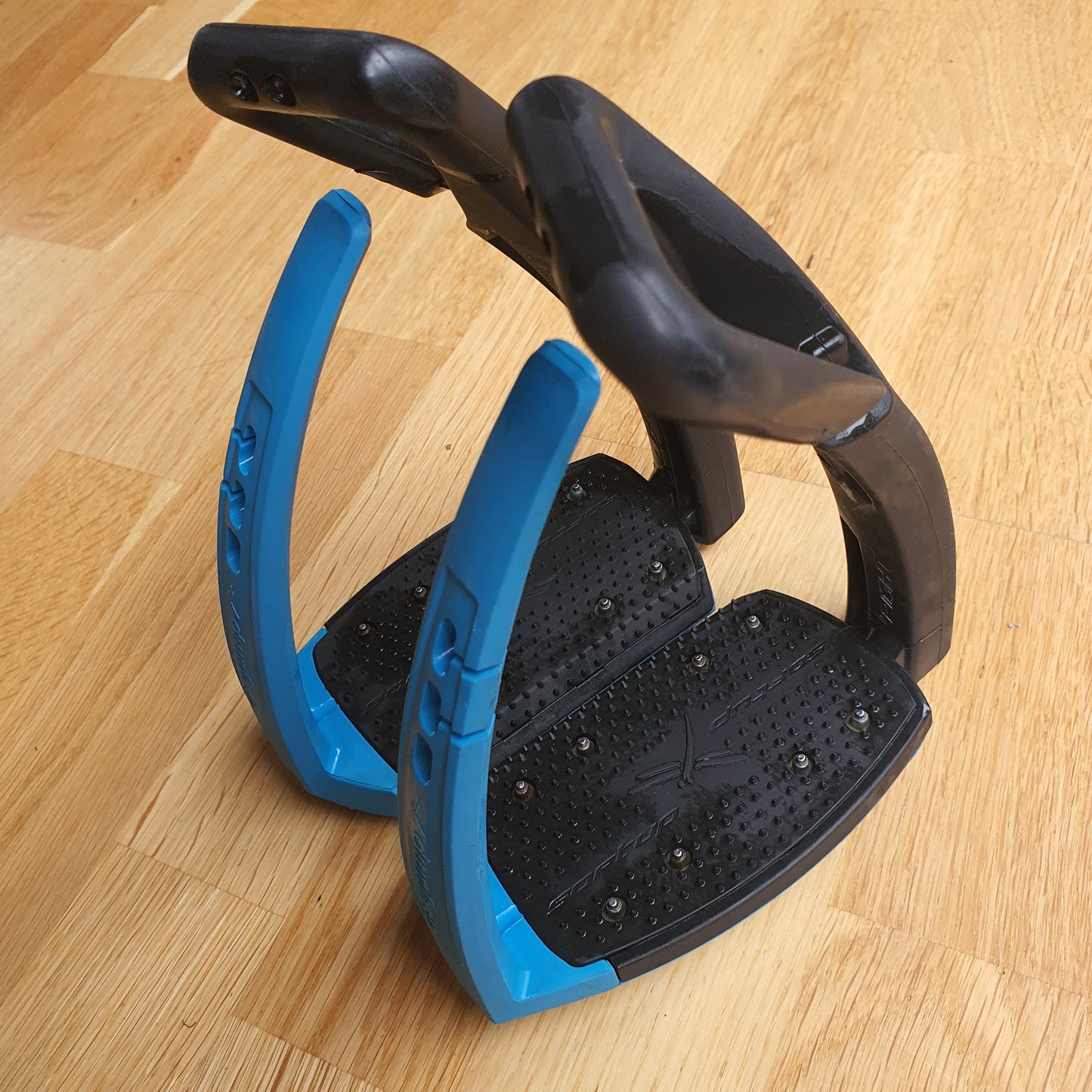 FreeJump blue and black soft up Pro stirrups - Robyn's Tack Room