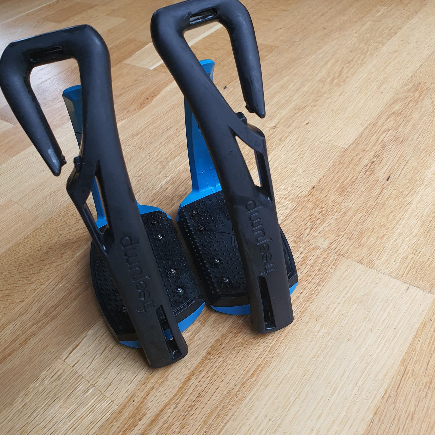 FreeJump blue and black soft up Pro stirrups - Robyn's Tack Room