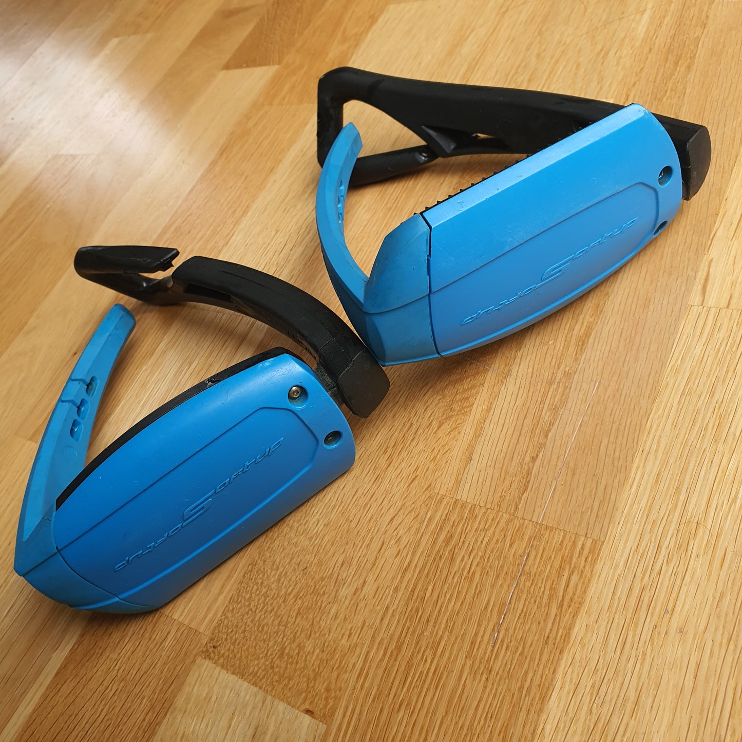 FreeJump blue and black soft up Pro stirrups - Robyn's Tack Room