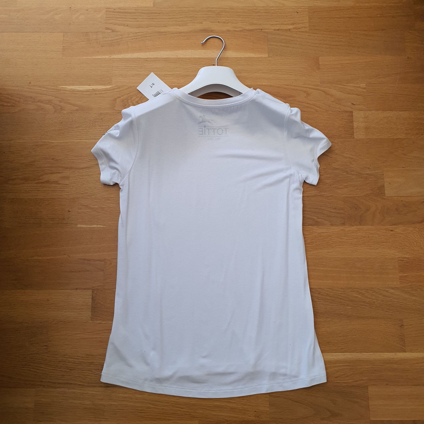 Totti White Casual T Shirt, Ladies Size 8 Brand new!