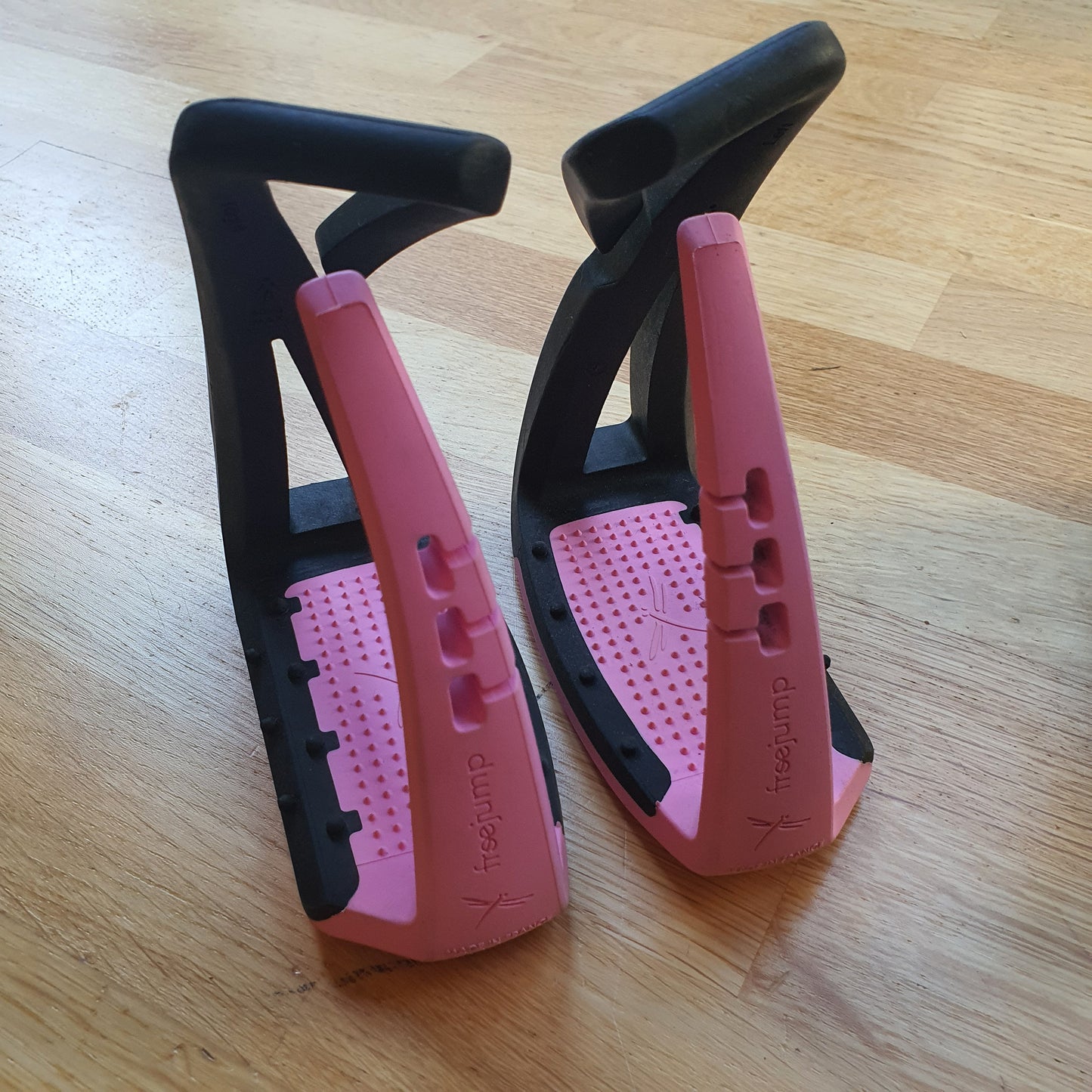 Free Jump black and pink Soft Up Lite stirrups