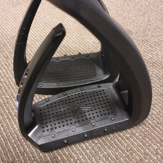 Free Jump black Soft Up Lite stirrups