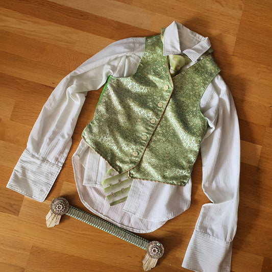Light green show set, girls age 8 to 10