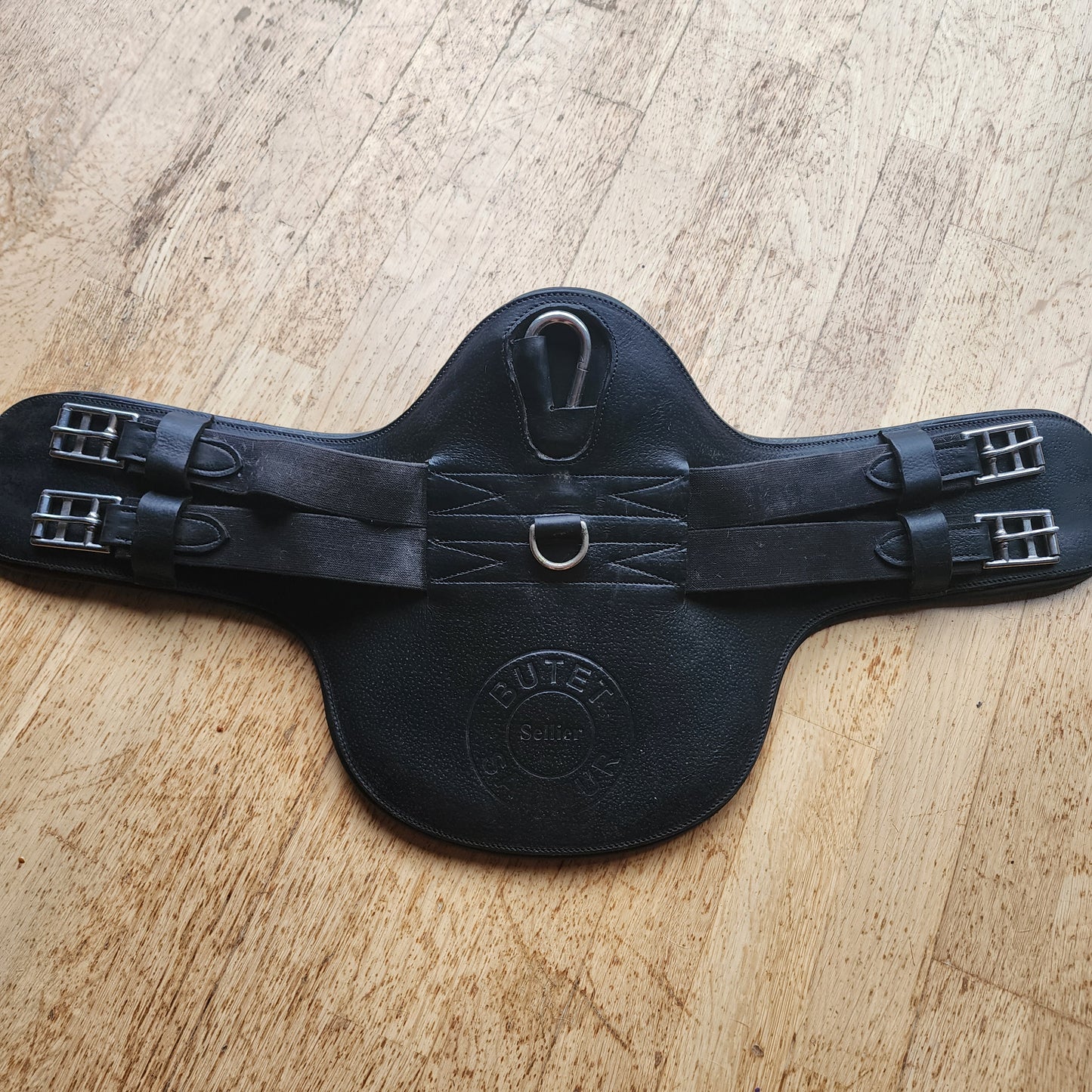 Butet black leather stud guard girth 26"
