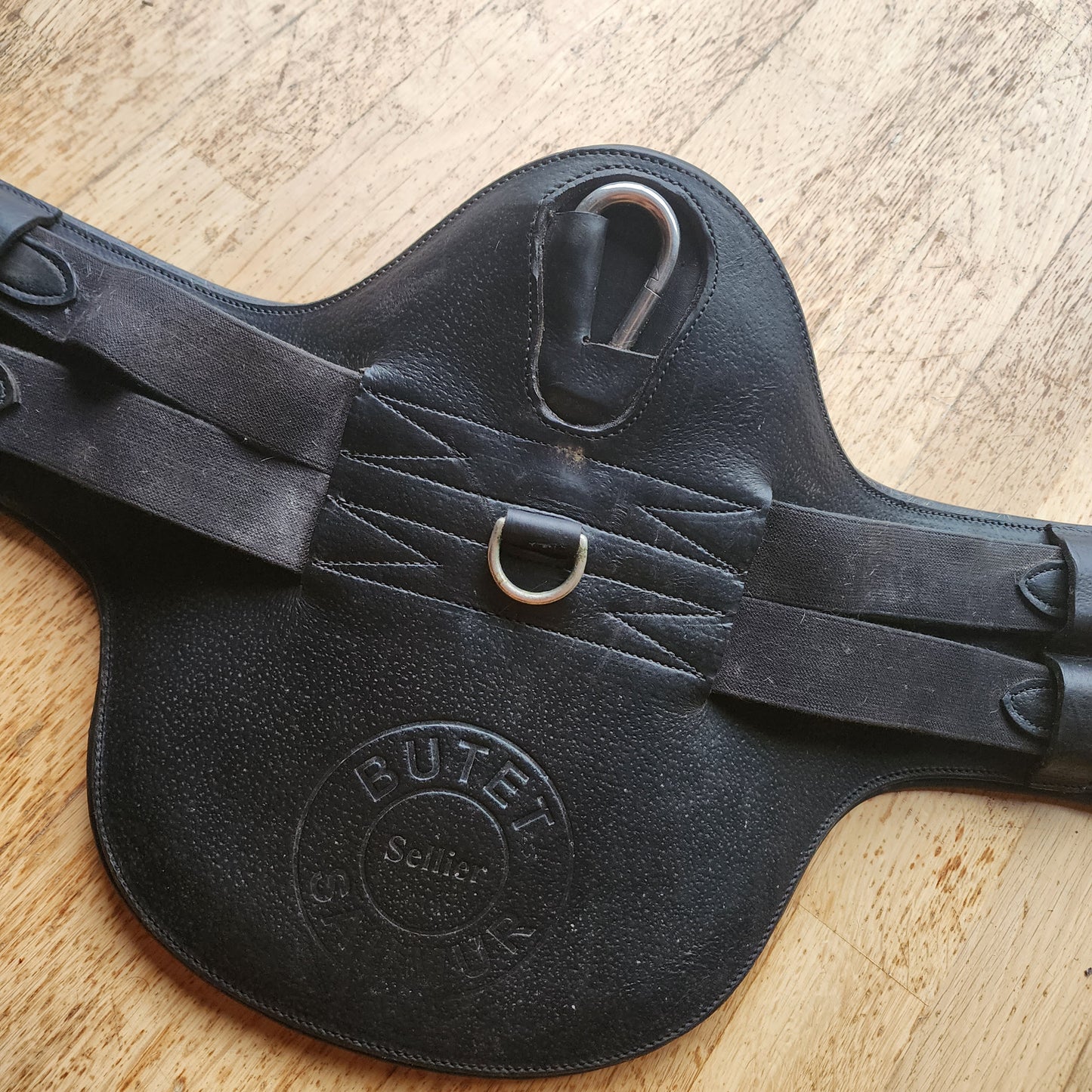 Butet black leather stud guard girth 26"