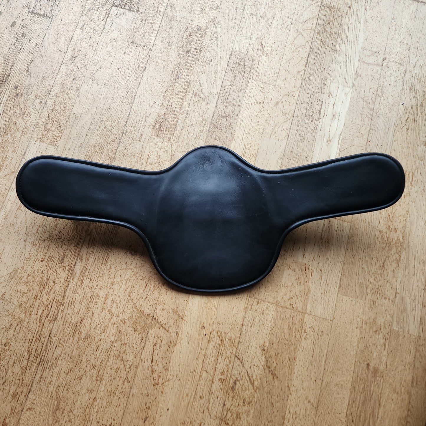 Butet black leather stud guard girth 26"