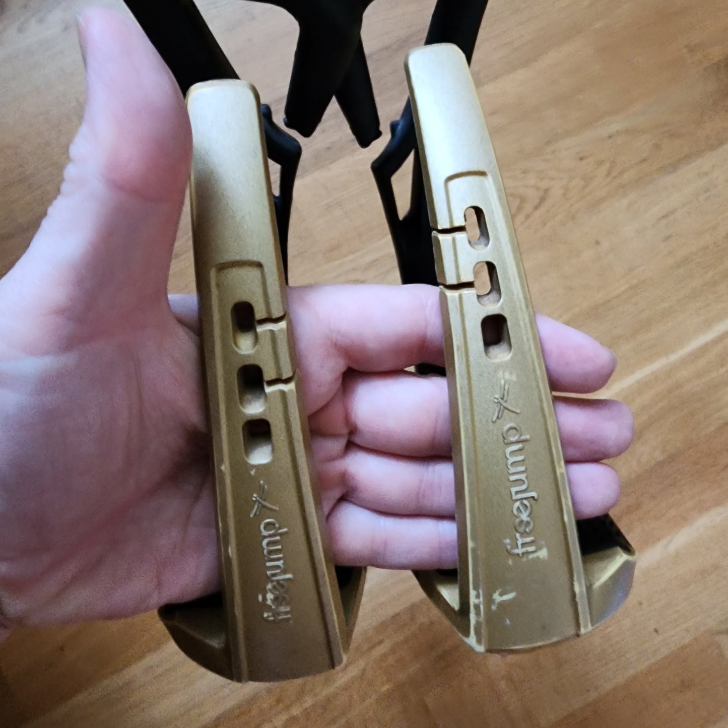 Free Jump black and gold Soft Up Pro stirrups