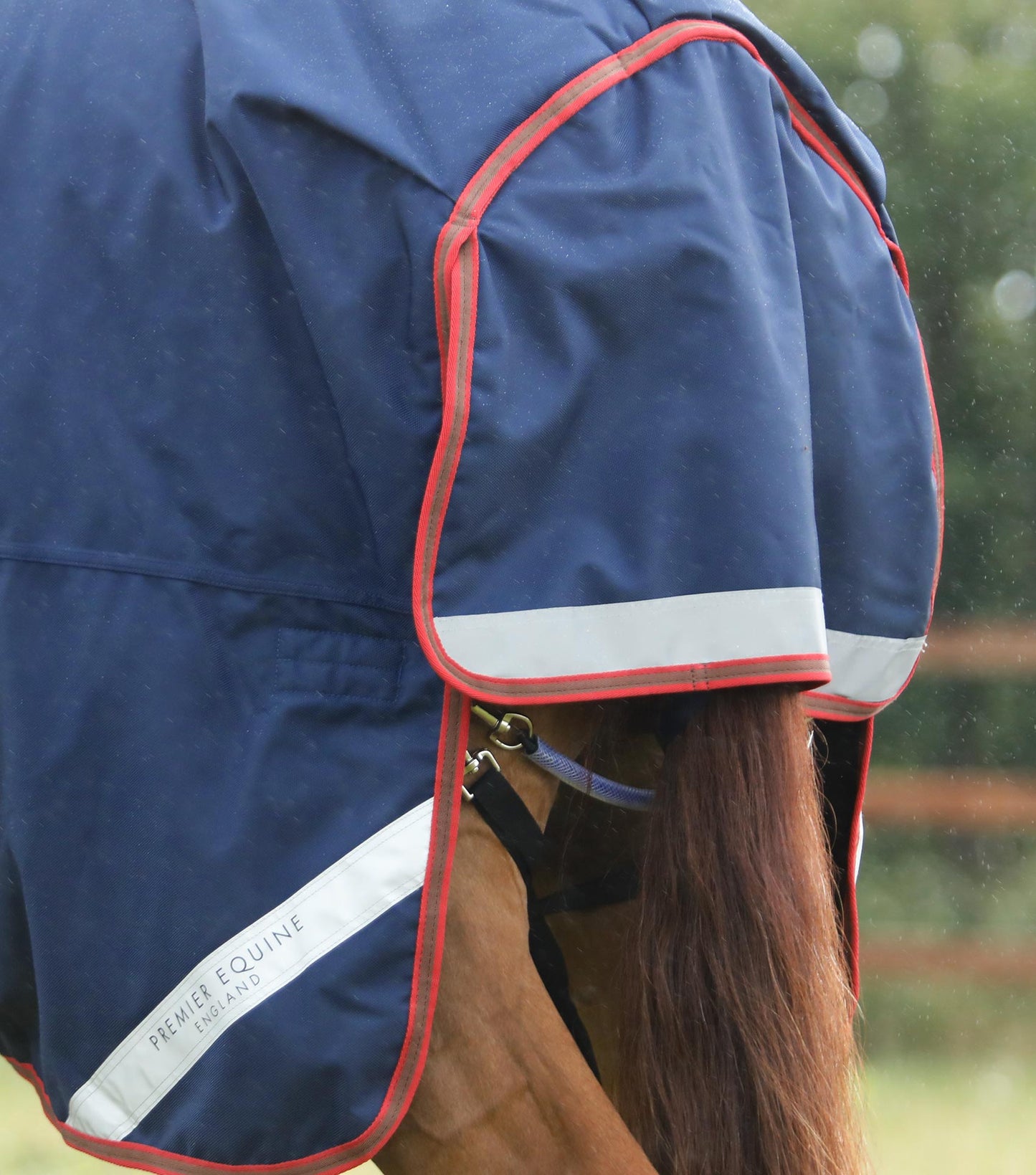 Premier Equine Titan 450g Turnout Rug with Snug fit detachable Neck Cover