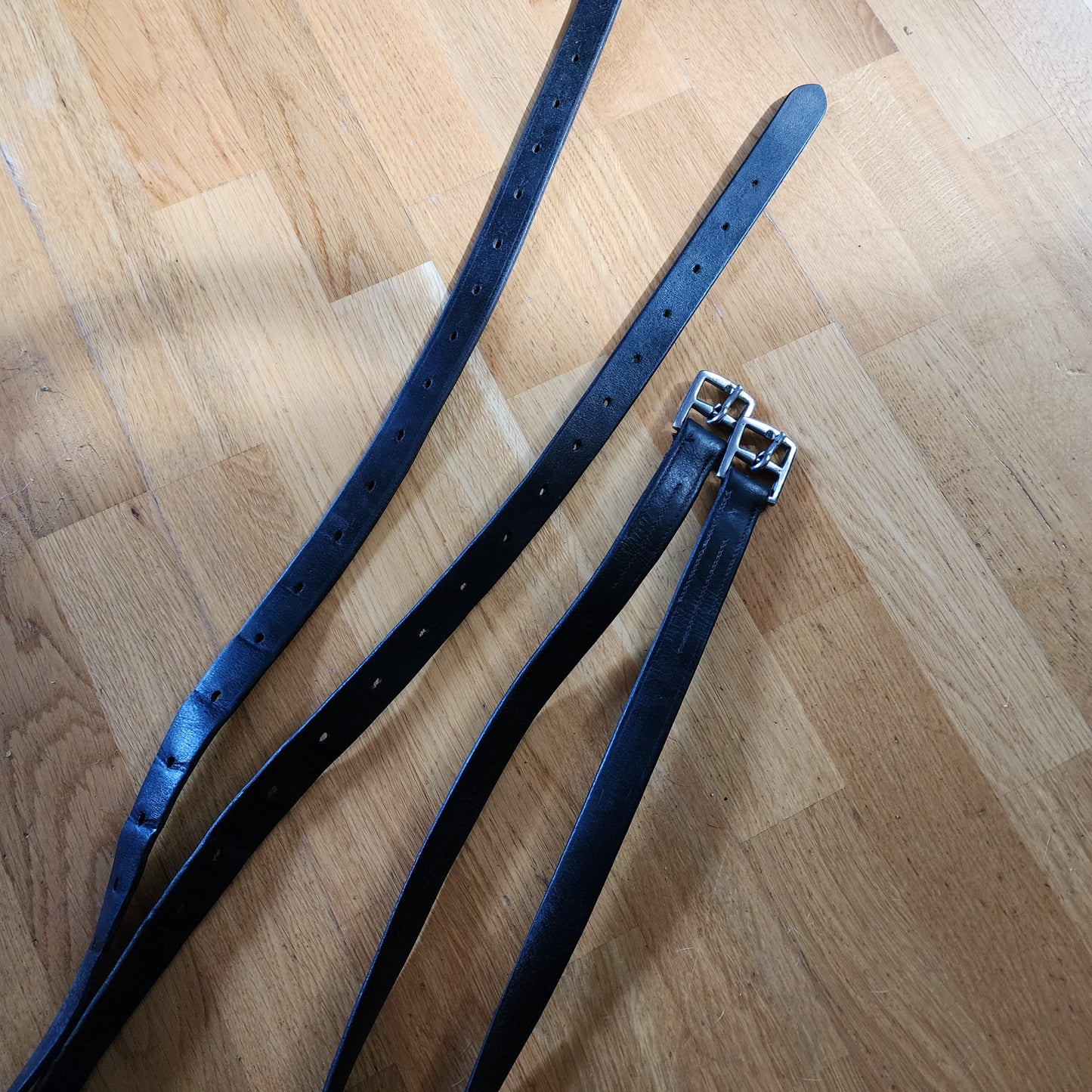 Black stirrup leathers, 155cm