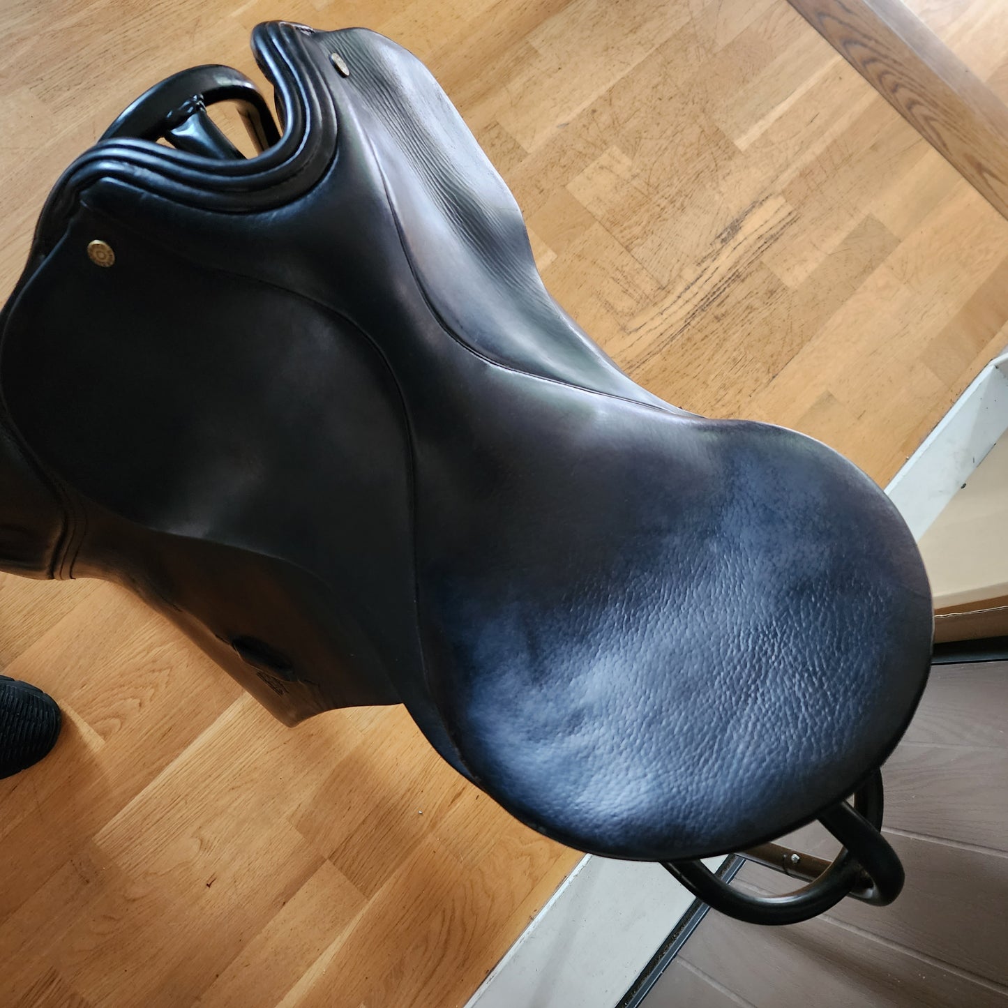 Thoroughbred black leather dressage saddle 16.5", medium gullet