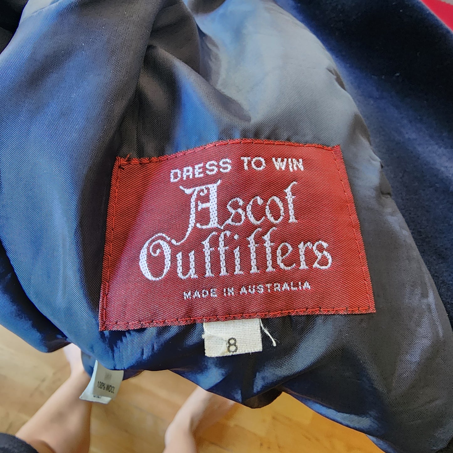 Ascott Outfitters ladies navy wool show jacket with velvet collar ladies size 6