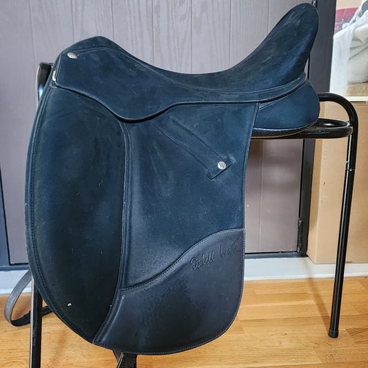 Wintec Isabell Werth Dressage saddle 17.5 interchangeable gullet