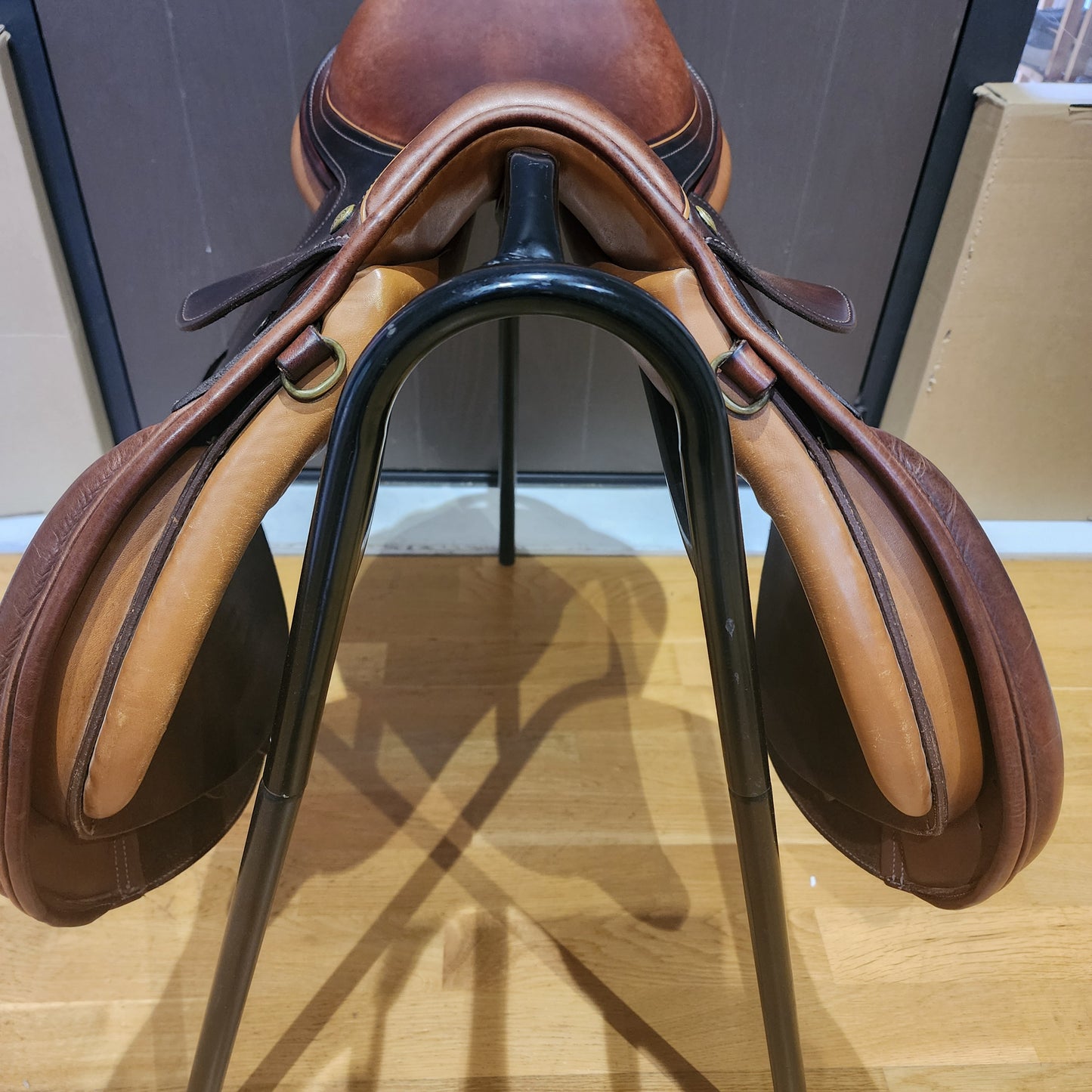 Passoa brown leather jump saddle 16.5" medium