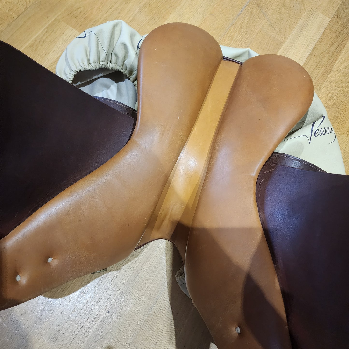 Passoa brown leather jump saddle 16.5" medium