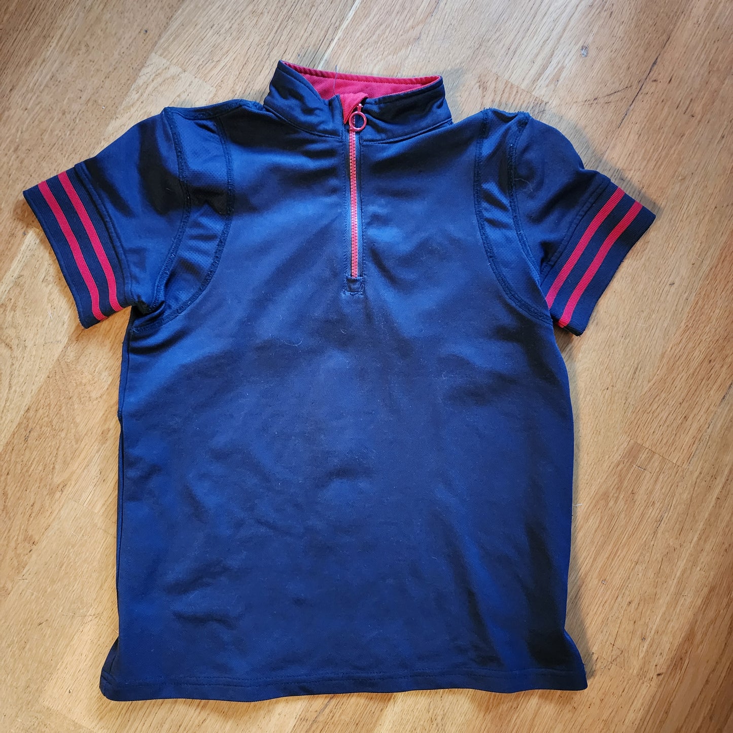 Dublin navy and red kids show / training shirt. Age 10. Pre-loved