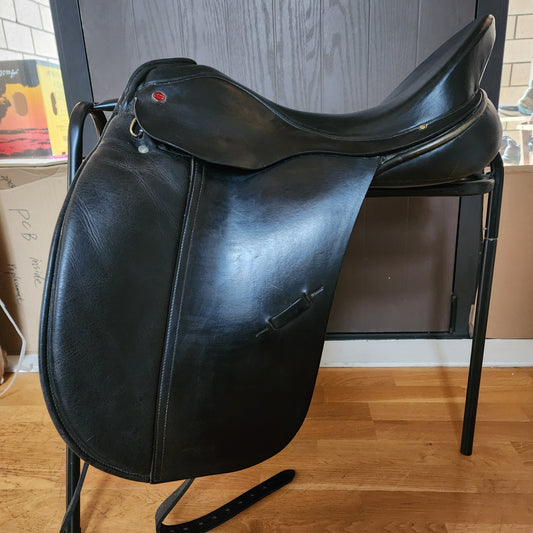 Albion SLK black leather dressage saddle 17.5", wide