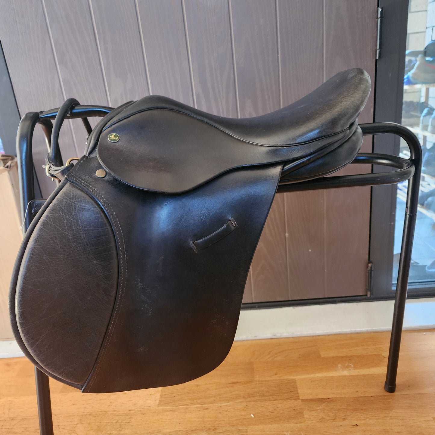 Ideal Grandee black leather GP saddle 15", wide