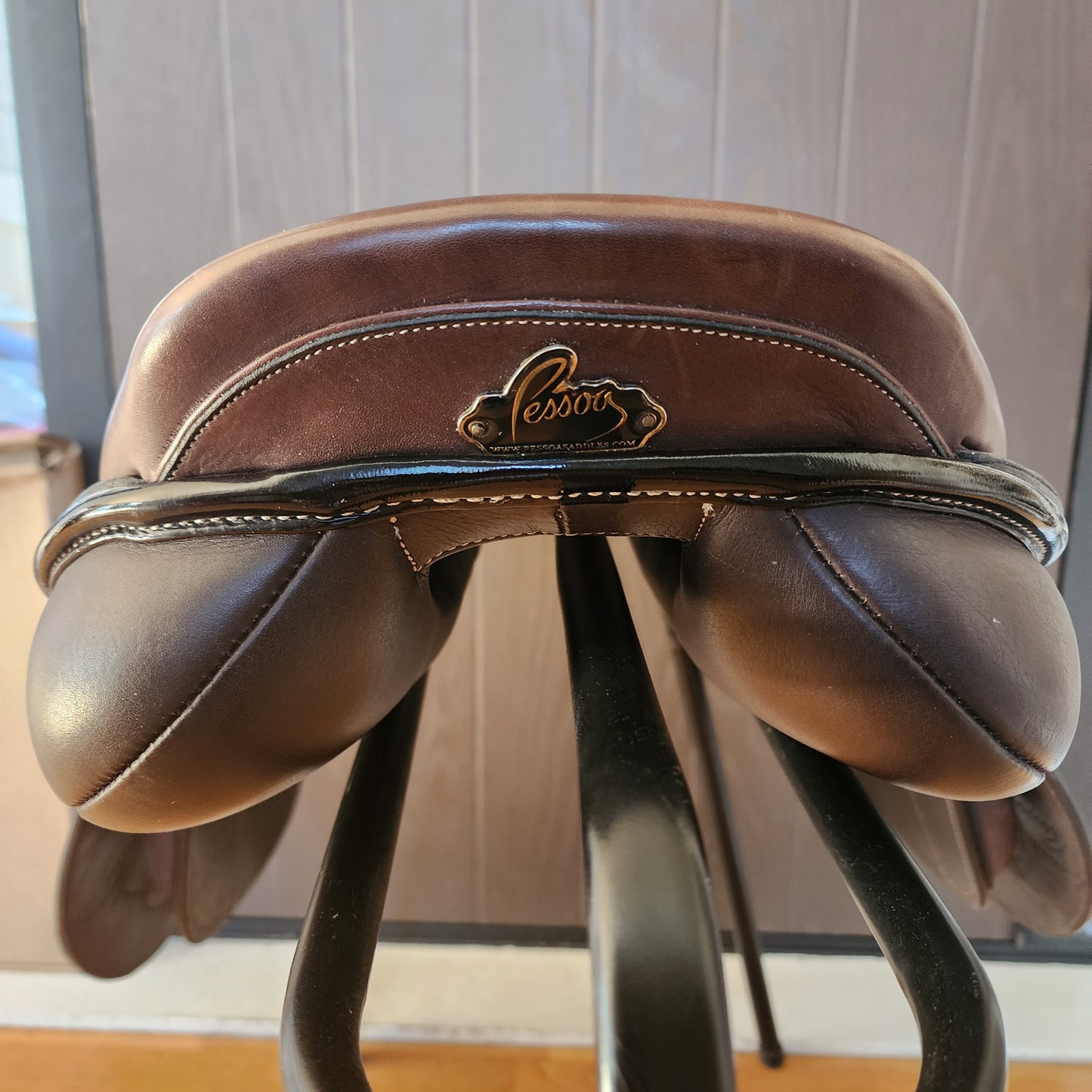 Pessoa Tomboy brown leather jump saddle. 17", interchangeable gullet