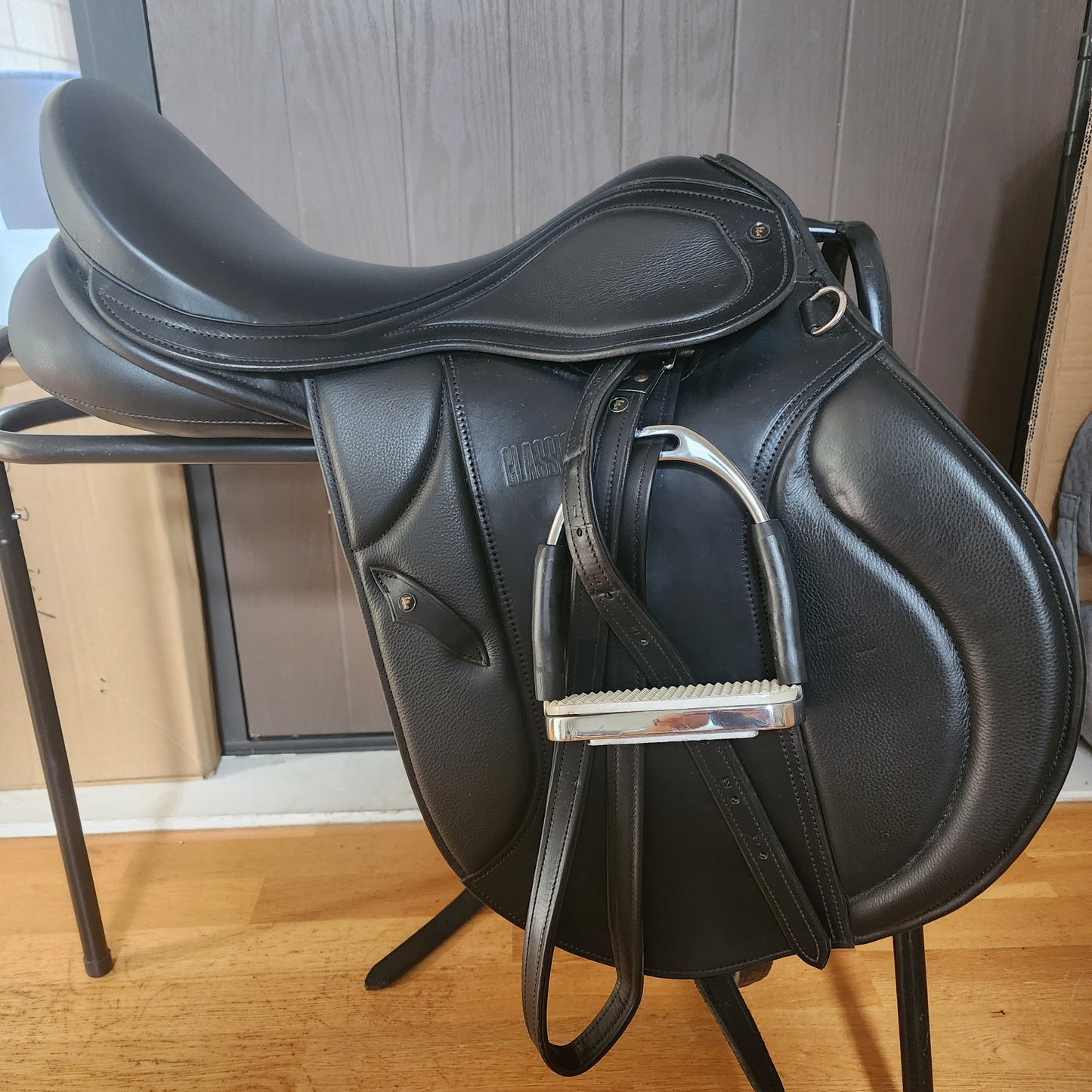 Fenmore Classic black GP saddle 17" MW. New condition