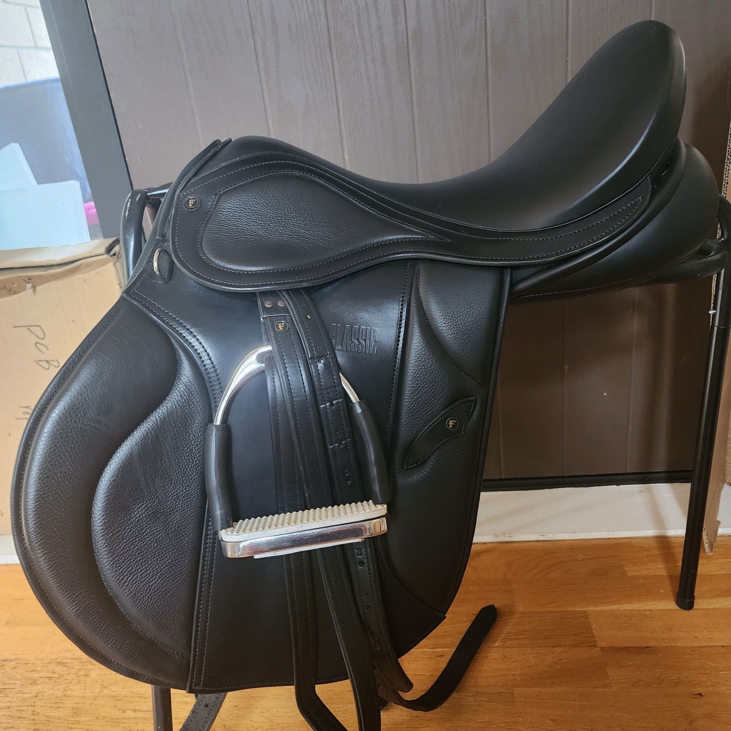 Fenmore Classic black GP saddle 17" MW. New condition