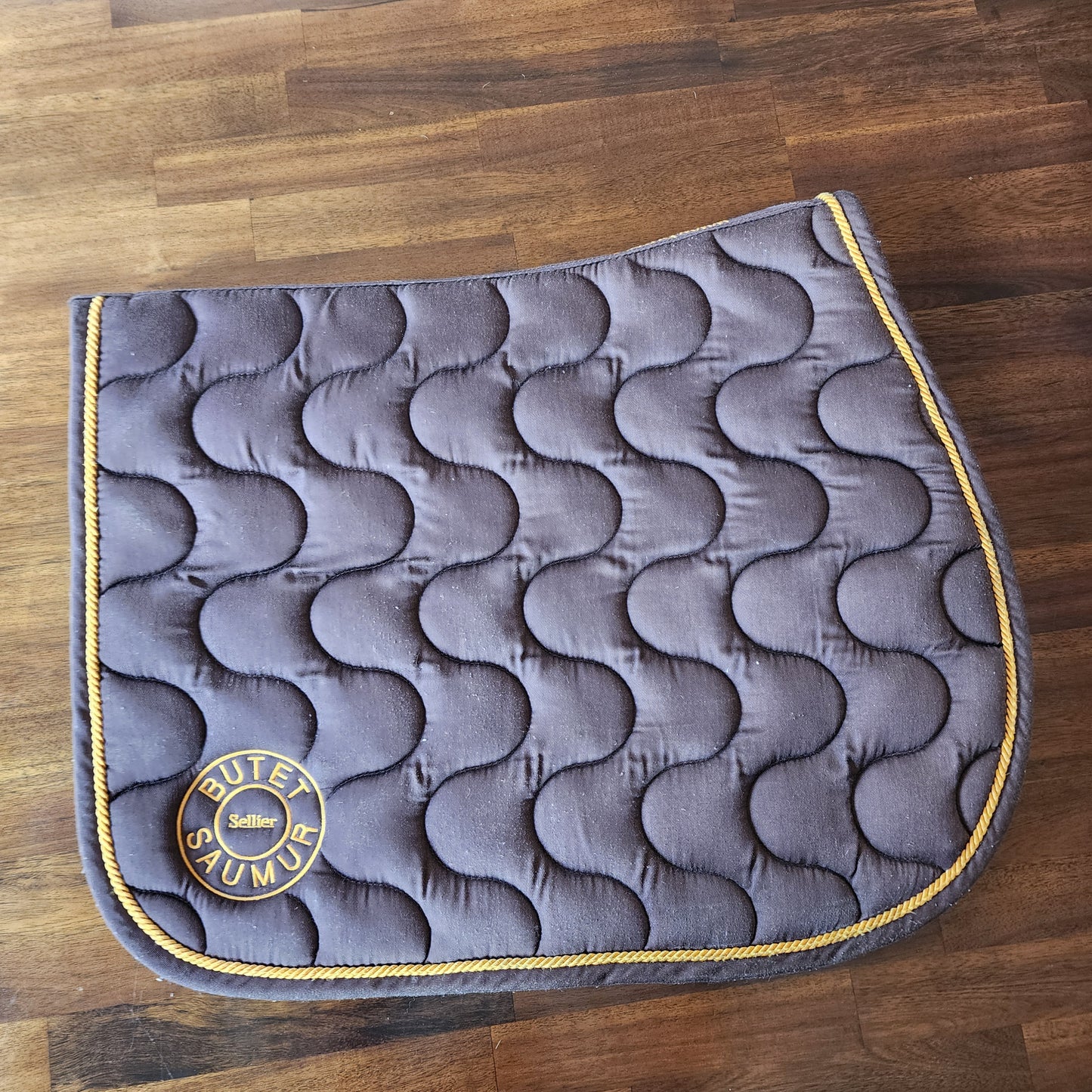 Butet brown close contact saddle pad. Pre-loved