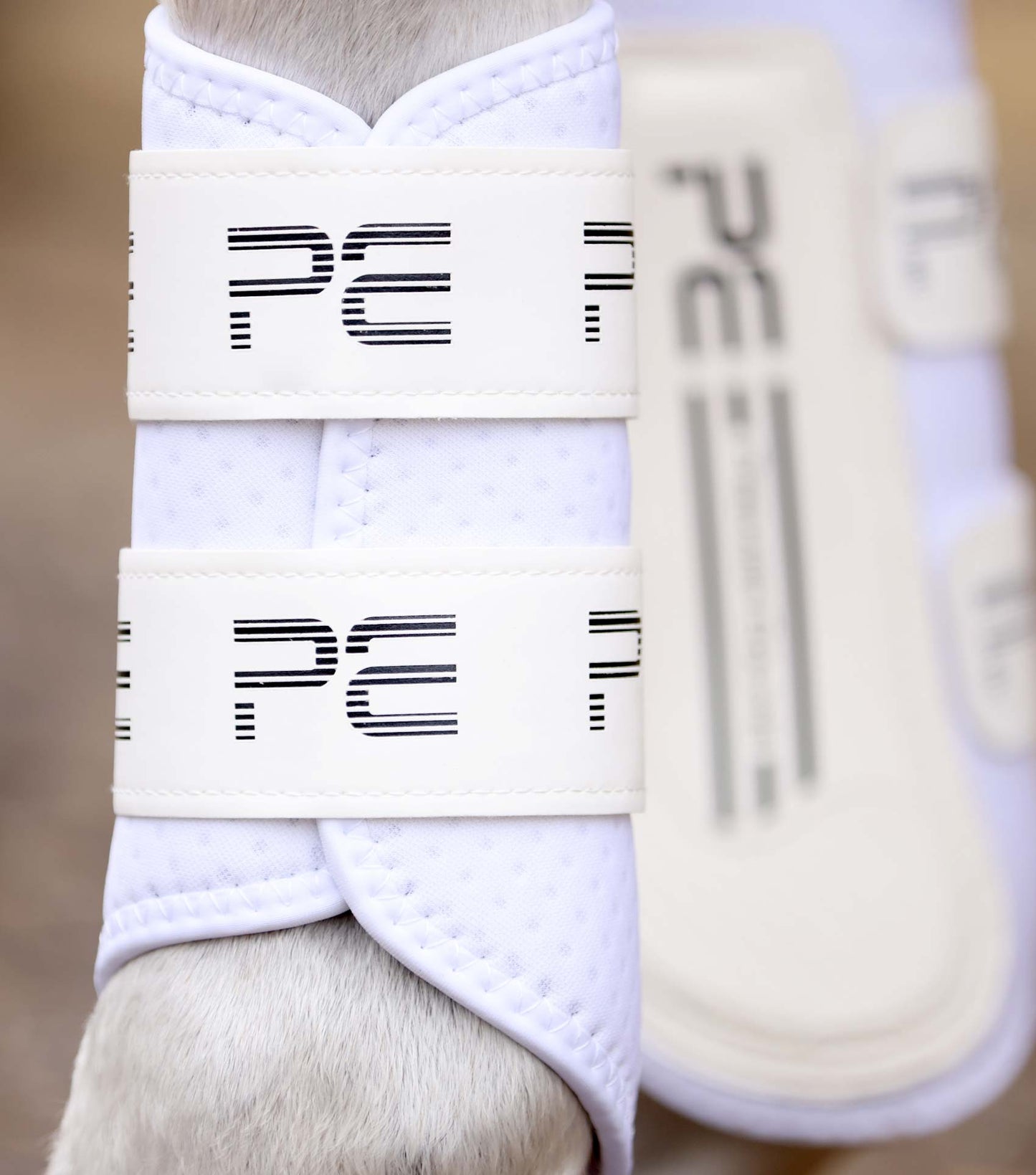 Description:Air velox single locking brushing boots_Colour:White_Position:4