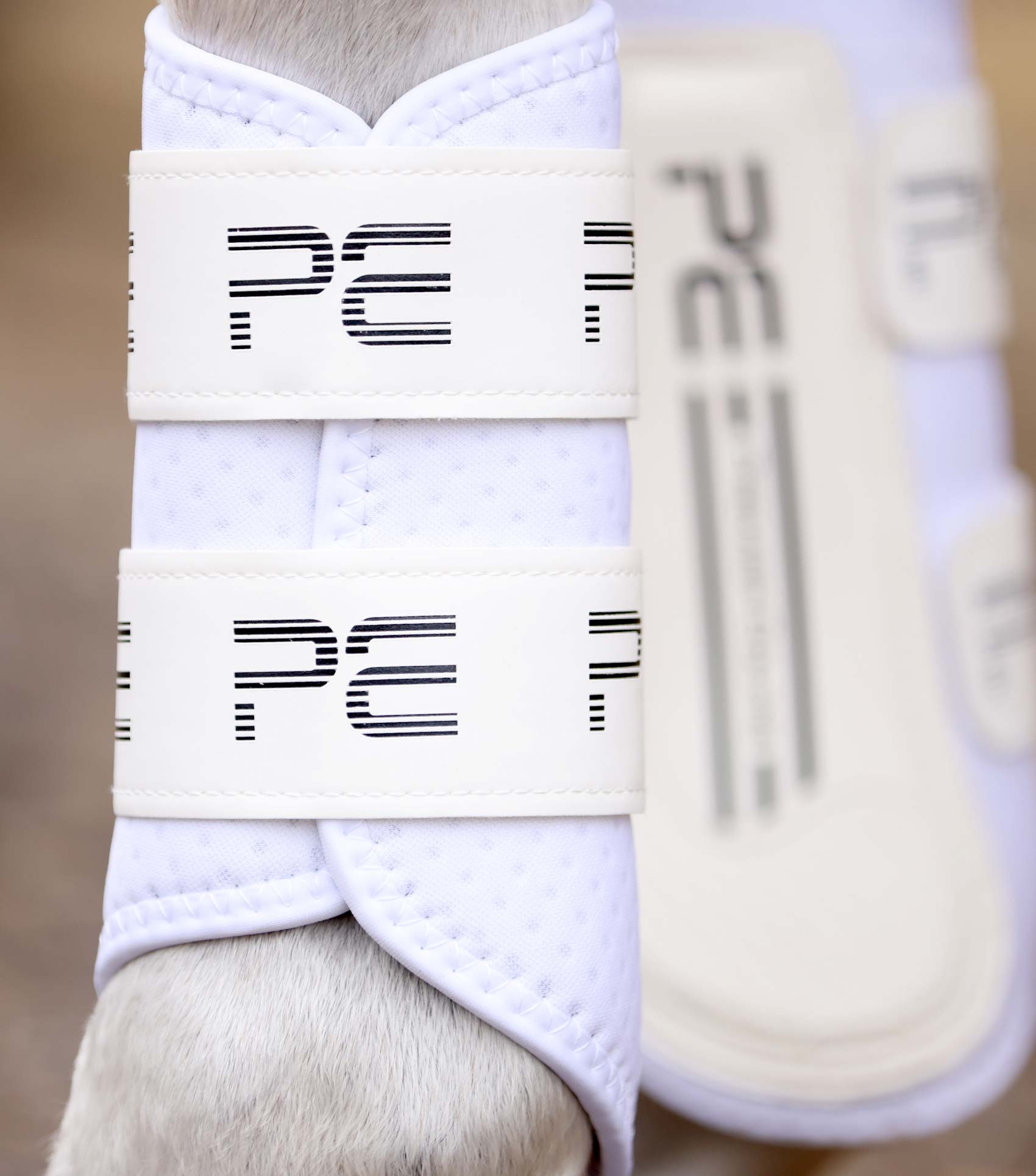 Description:Air velox single locking brushing boots_Colour:White_Position:4