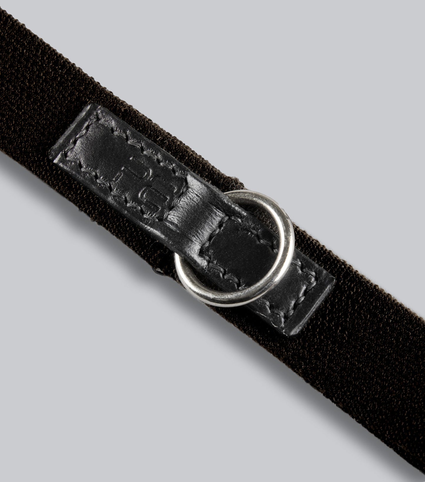 Decription:Elastic Curb Strap_Colour:Black_Position:2