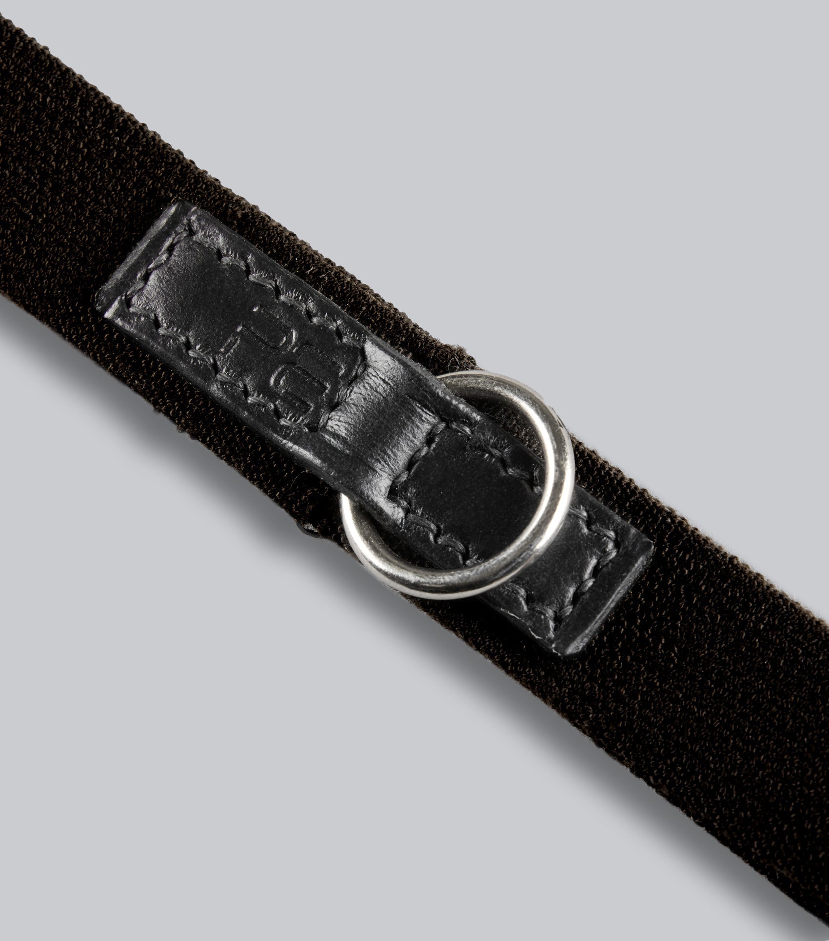 Decription:Elastic Curb Strap_Colour:Black_Position:2