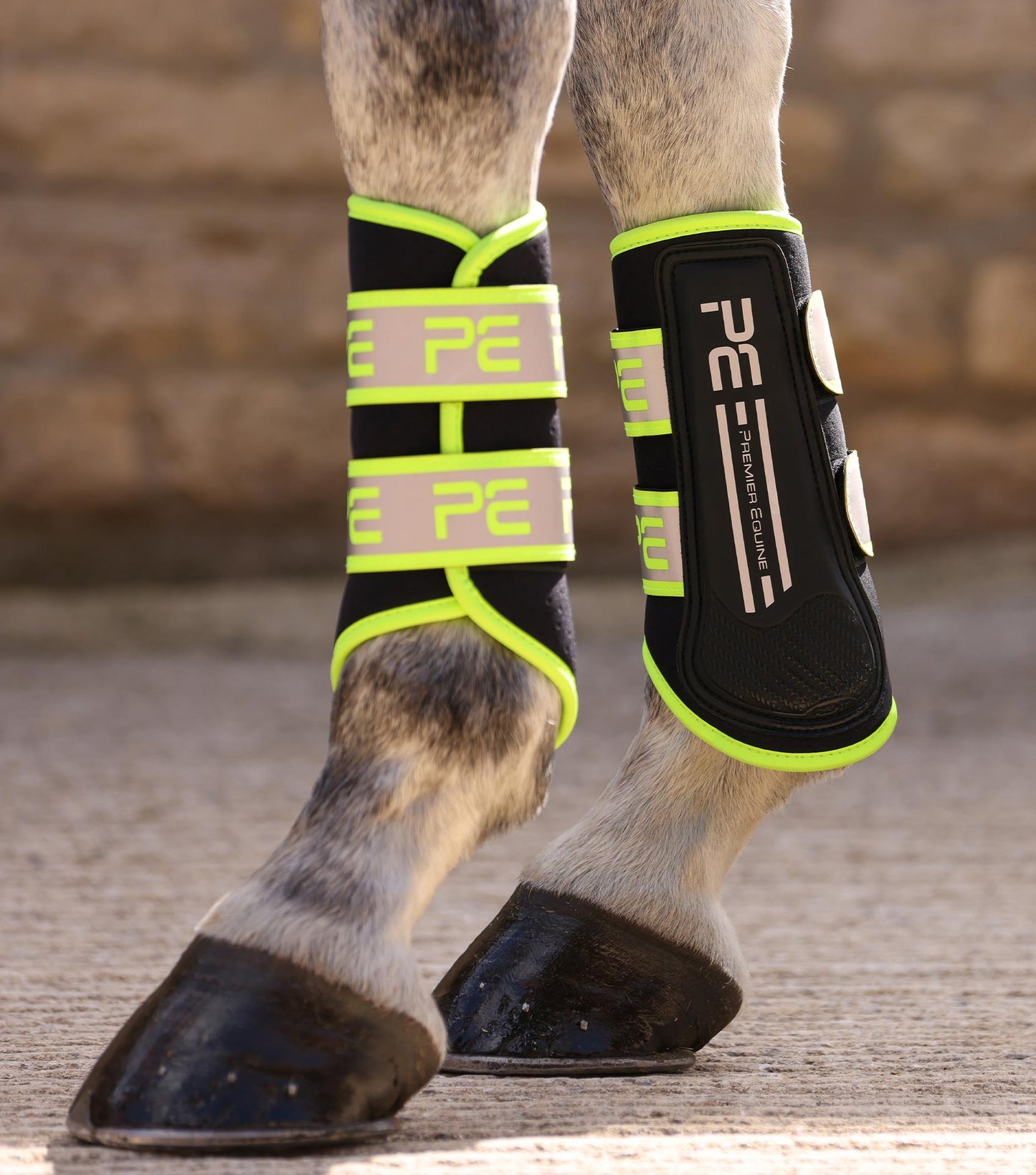 Description:reflective brushing boots_colour_black_position:1