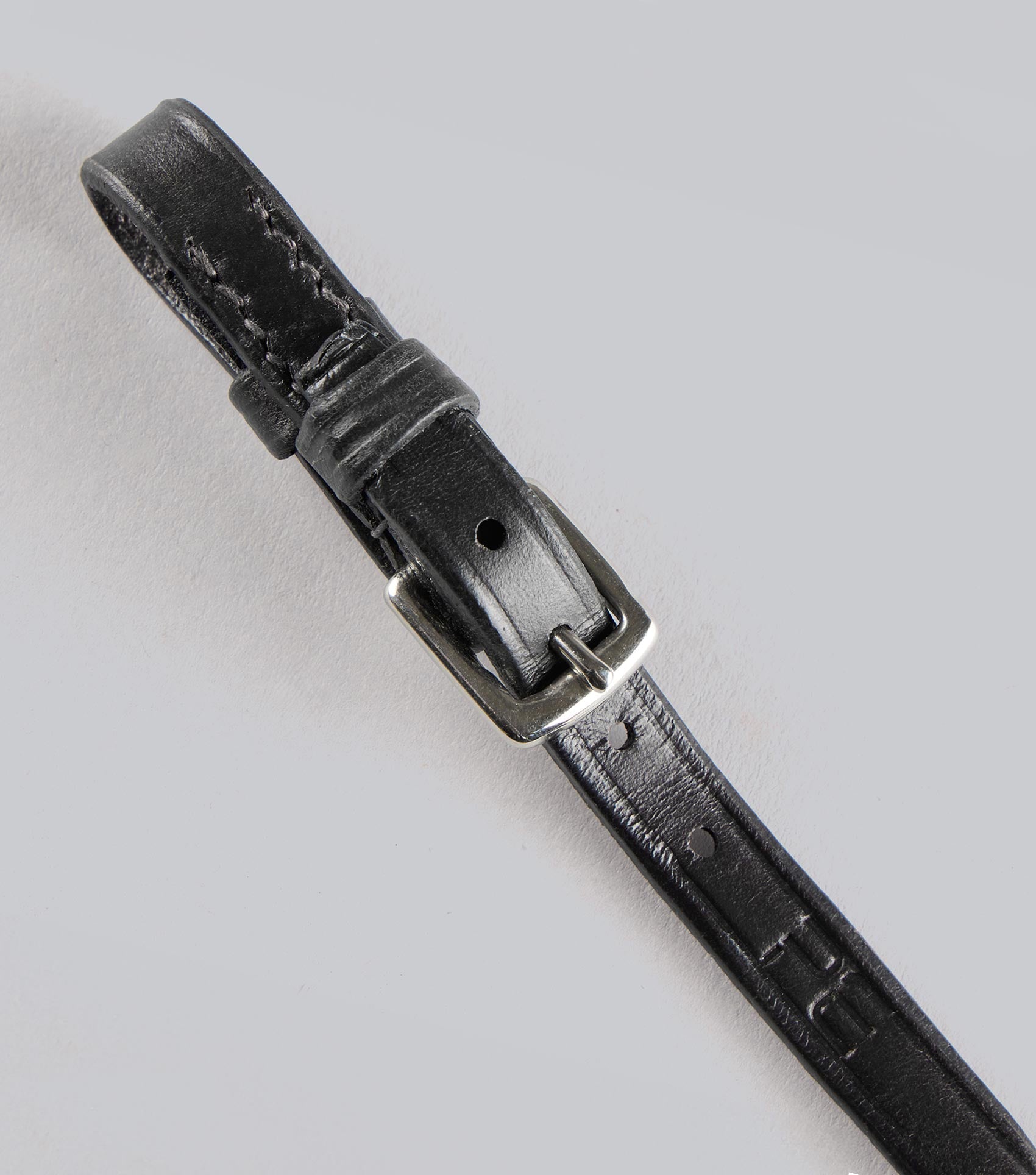 Description:Round-Lip-Strap-Black_Position:2