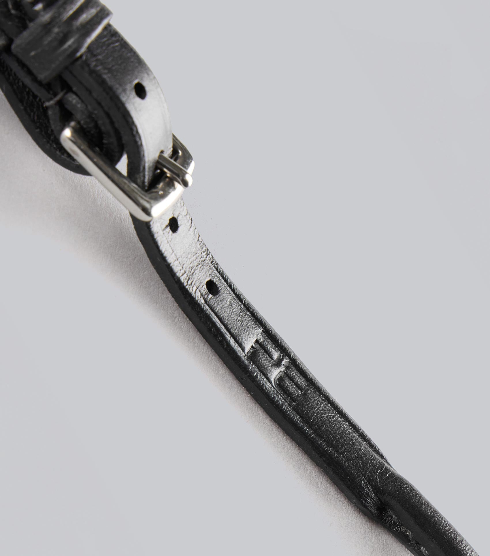 Description:Round-Lip-Strap-Black_Position:3